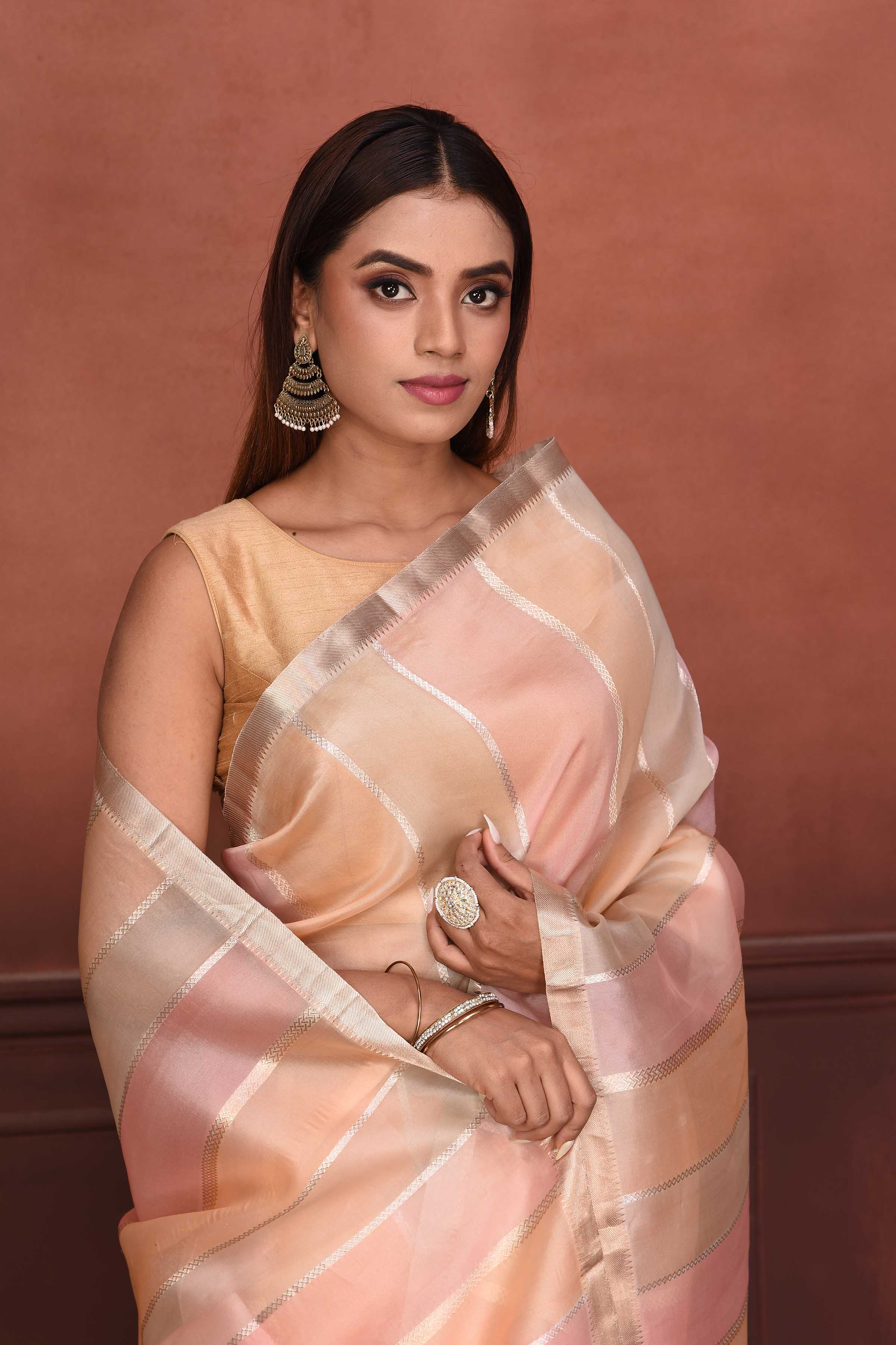 Buy peach and pink zari stripes organza Banarasi saree online in USA. Look your best on festive occasions in latest designer sarees, pure silk sarees, Kanchipuram silk sarees, handwoven sarees, tussar silk sarees, embroidered sarees from Pure Elegance Indian clothing store in USA.-closeup