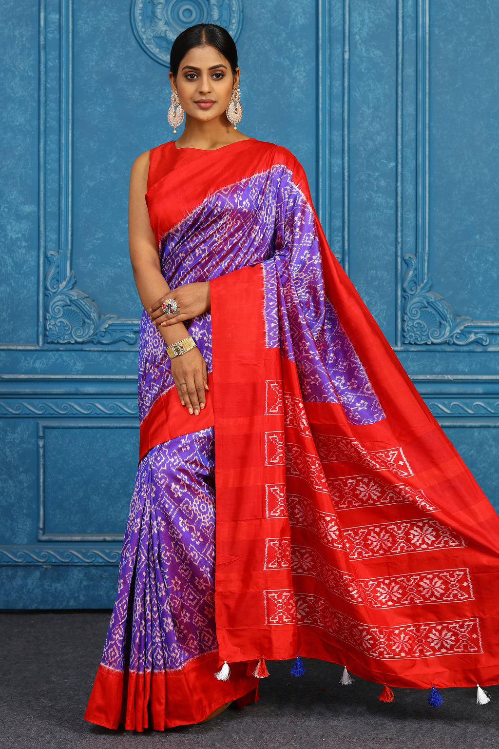 Buy purple pochampally silk ikkat saree online in USA with red border. Look your best on festive occasions in latest designer sarees, pure silk sarees, Kanchipuram sarees, handwoven sarees, tussar silk sarees, embroidered sarees from Pure Elegance Indian clothing store in USA.-full view