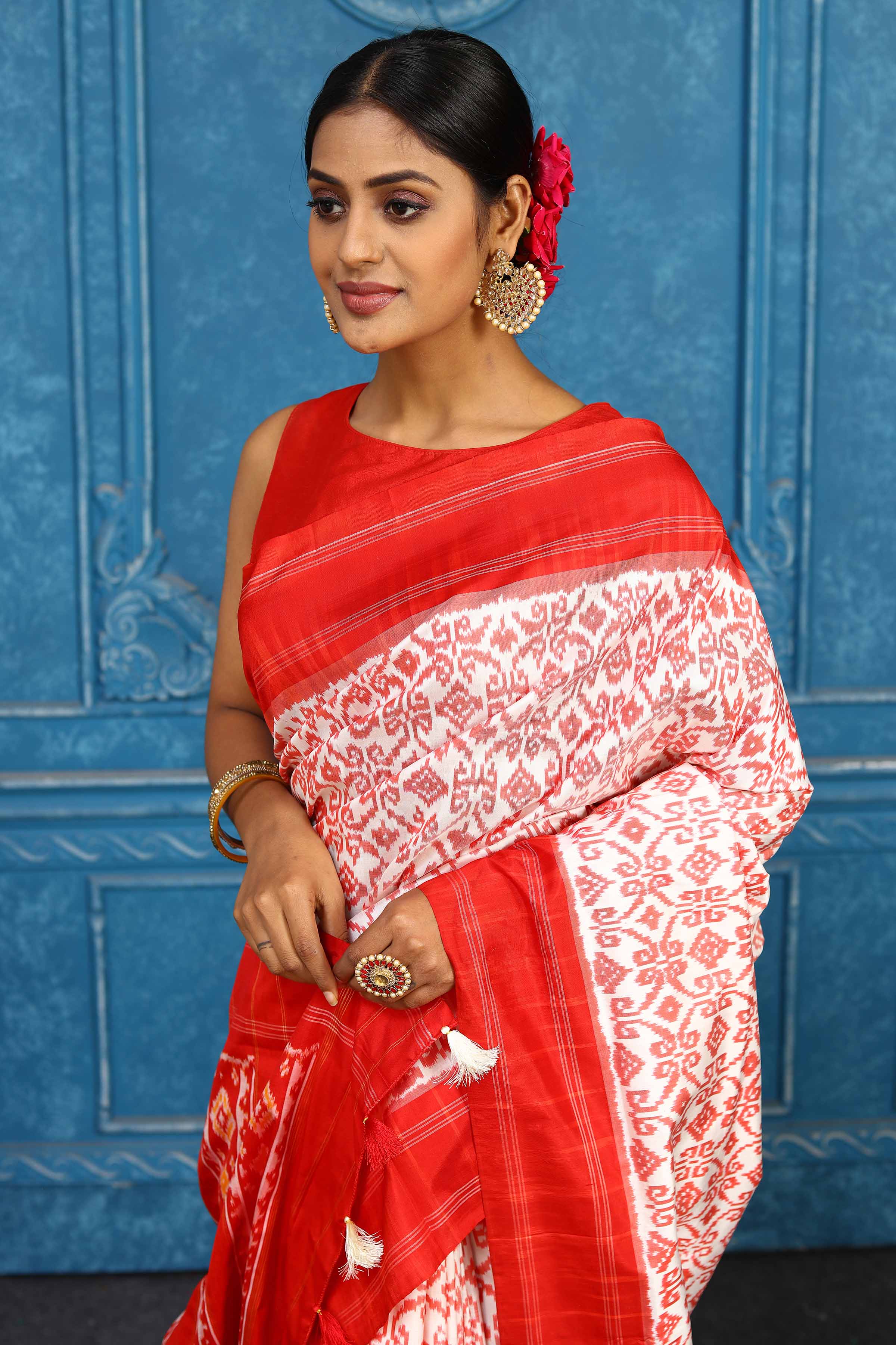 Shop beautiful cream pochampally silk ikkat saree online in USA with red border. Look your best on festive occasions in latest designer sarees, pure silk sarees, Kanchipuram sarees, handwoven sarees, tussar silk sarees, embroidered sarees from Pure Elegance Indian clothing store in USA.-closeup