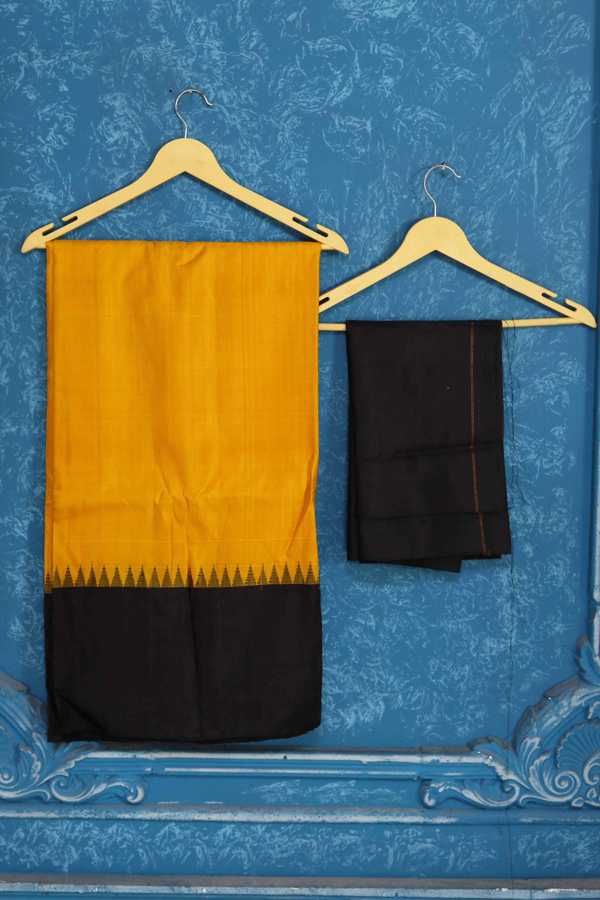 Shop yellow and black Gadhwal silk saree online in USA with zari pallu. Level up your ethnic style in latest designer saris, pure silk saris, Kanchipuram silk saris, handwoven sarees, tussar silk sarees, embroidered saris from Pure Elegance Indian clothing store in USA.-blouse