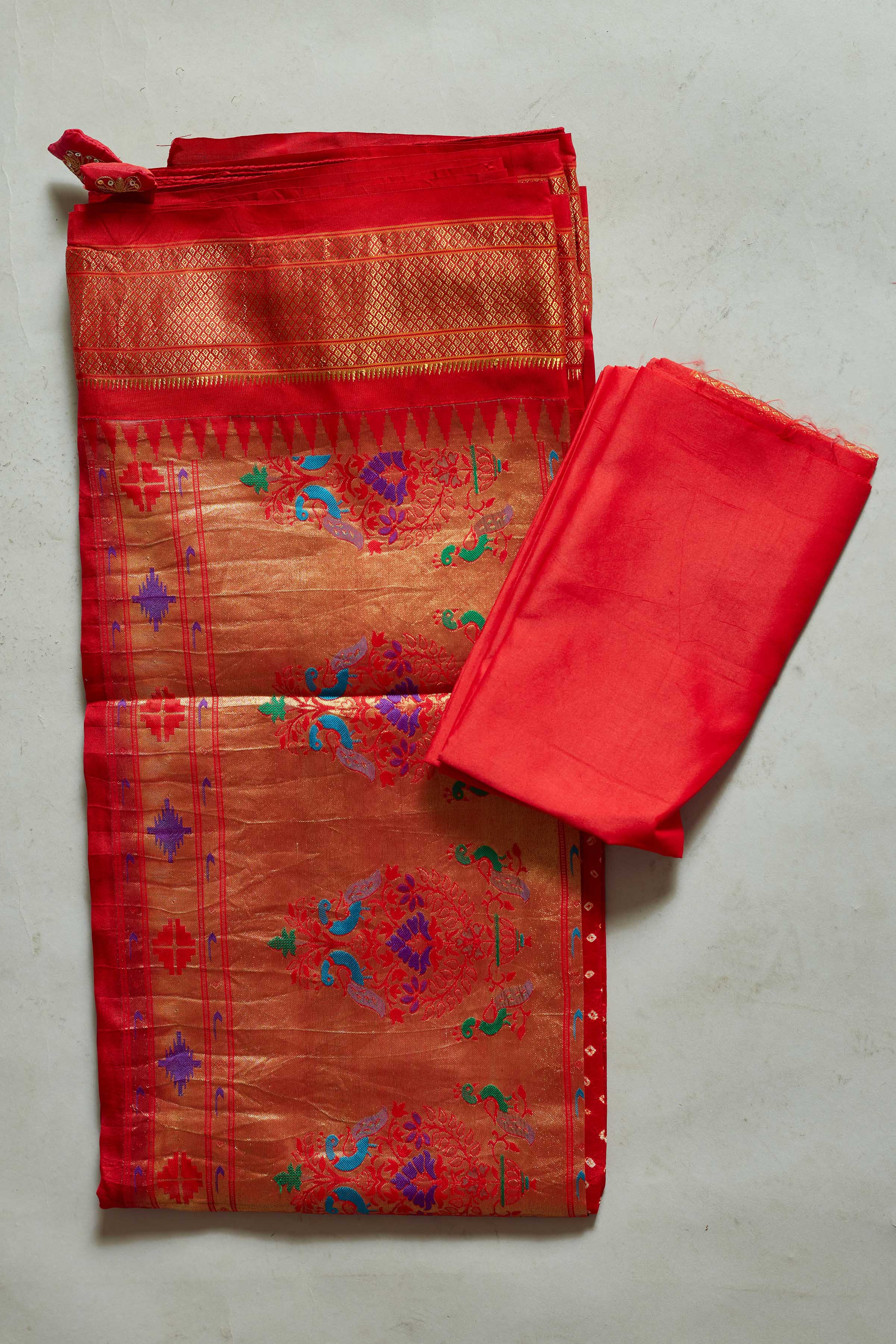 Shop red bandhej Kanjivaram silk sari online in USA with Paithani pallu. Look your best on festive occasions in latest designer sarees, pure silk sarees, Kanjivaram silk saris, handwoven saris, tussar silk sarees, embroidered saris from Pure Elegance Indian clothing store in USA.-blouse