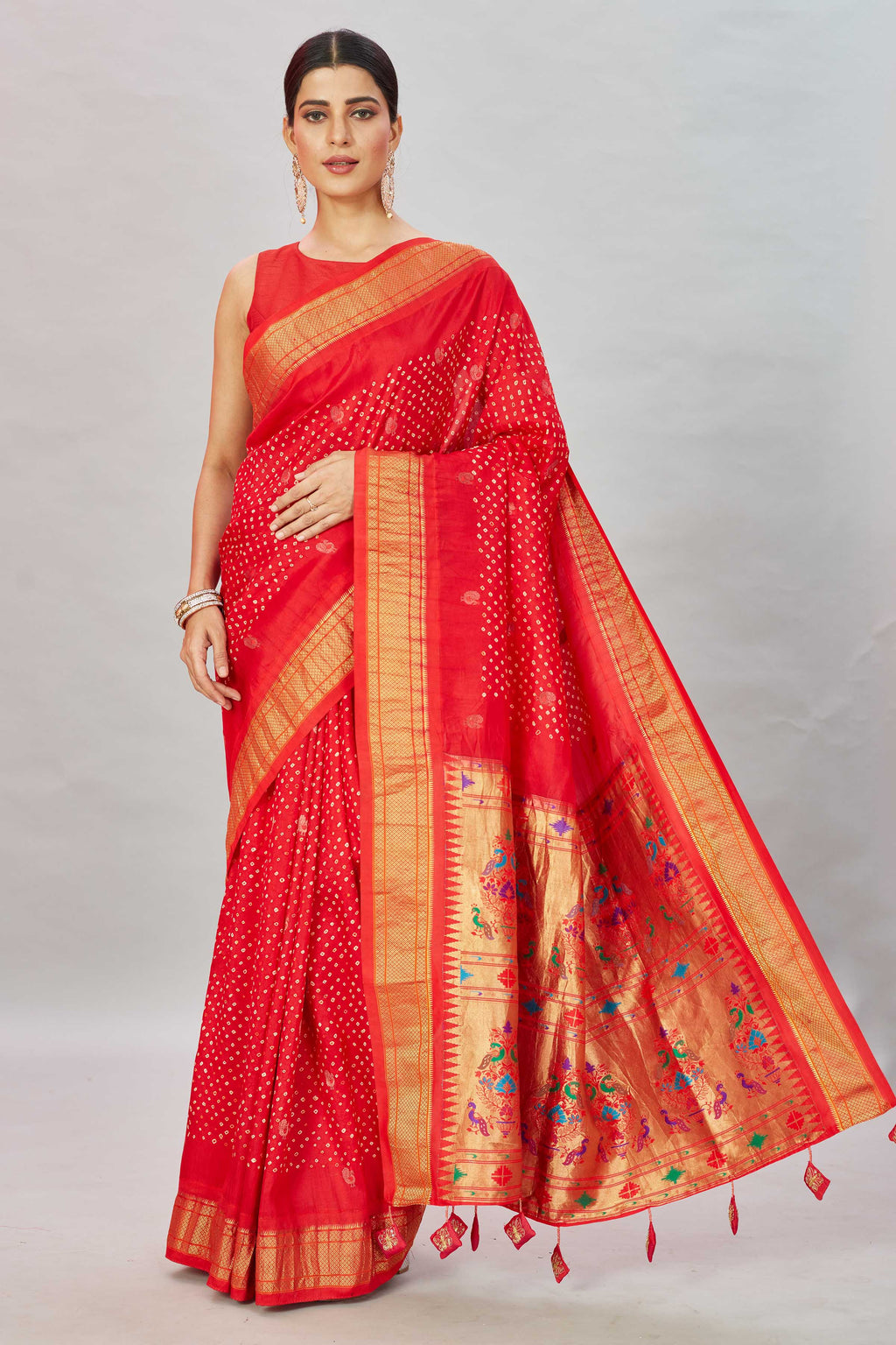 Shop red bandhej Kanjivaram silk sari online in USA with Paithani pallu. Look your best on festive occasions in latest designer sarees, pure silk sarees, Kanjivaram silk saris, handwoven saris, tussar silk sarees, embroidered saris from Pure Elegance Indian clothing store in USA.-full view