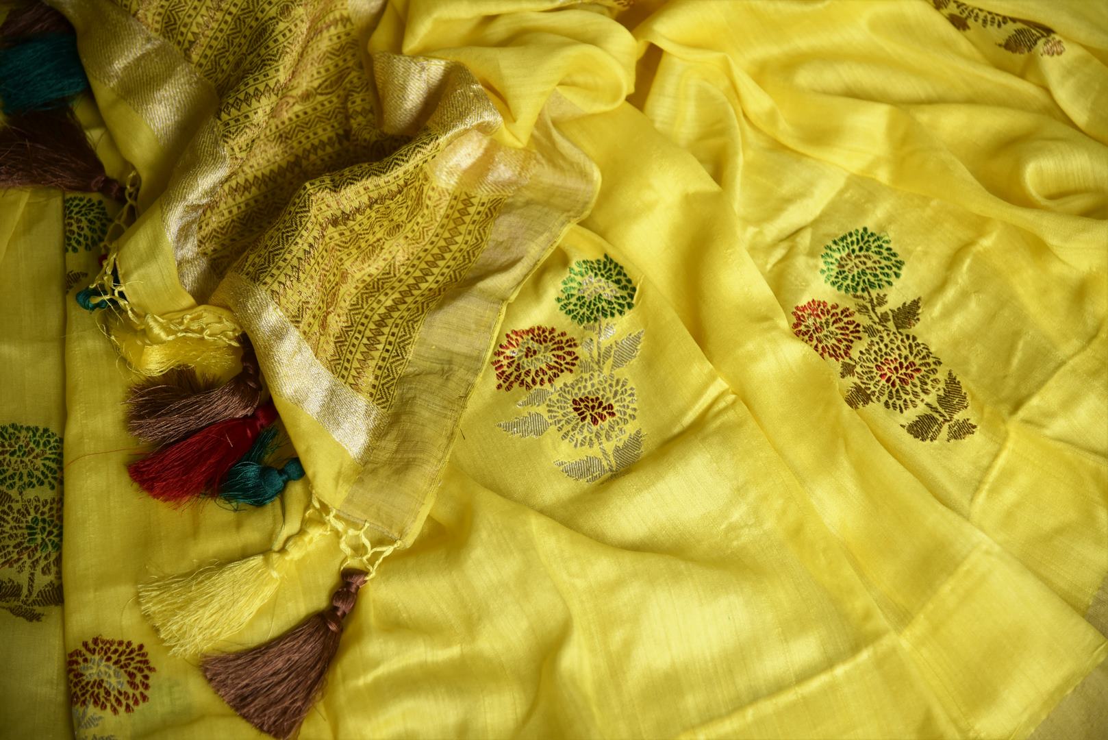 Shop bright yellow muga Banarasi saree online in USA with floral buta from Pure Elegance online store. Visit our exclusive Indian clothing store in USA and get floored by a range of exquisite Indian Kanjivaram saris, Banarasi sarees, silk sarees, Indian jewelry and much more to complete your ethnic look.-details