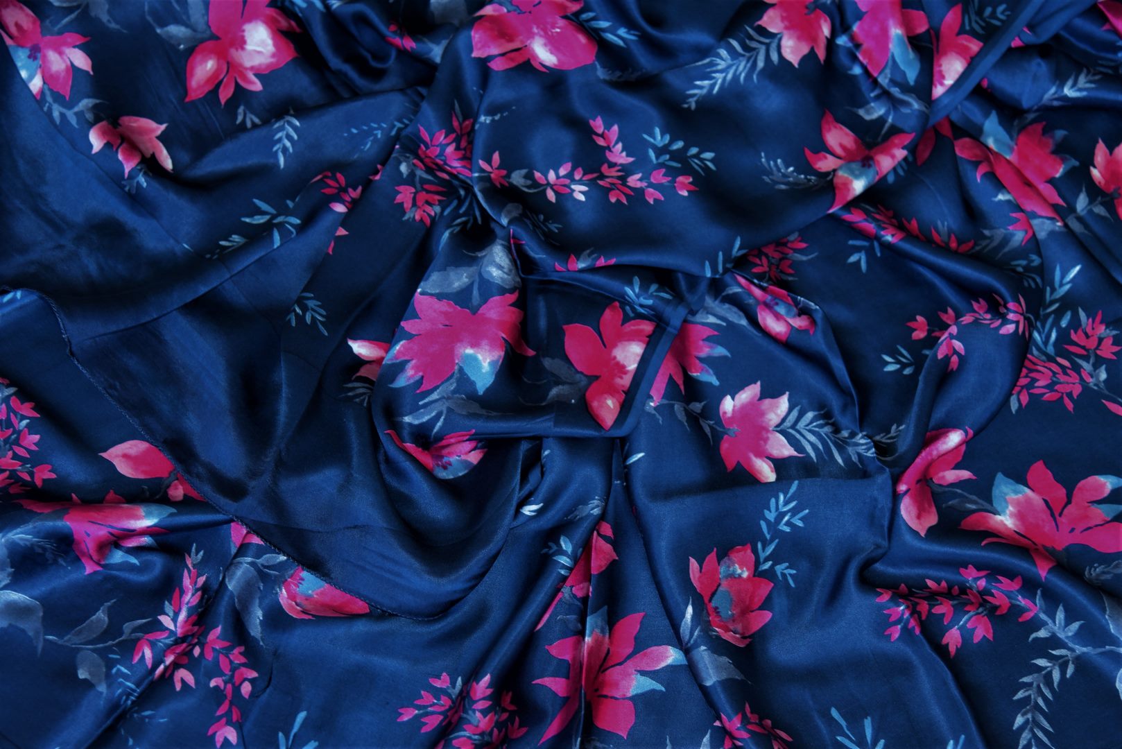 Buy navy blue crepe silk saree online in USA with pink floral print. Be the center of attraction at parties and weddings with exquisite designer saris, print sarees, Bollywood sarees from Pure Elegance Indian fashion store in USA.-details