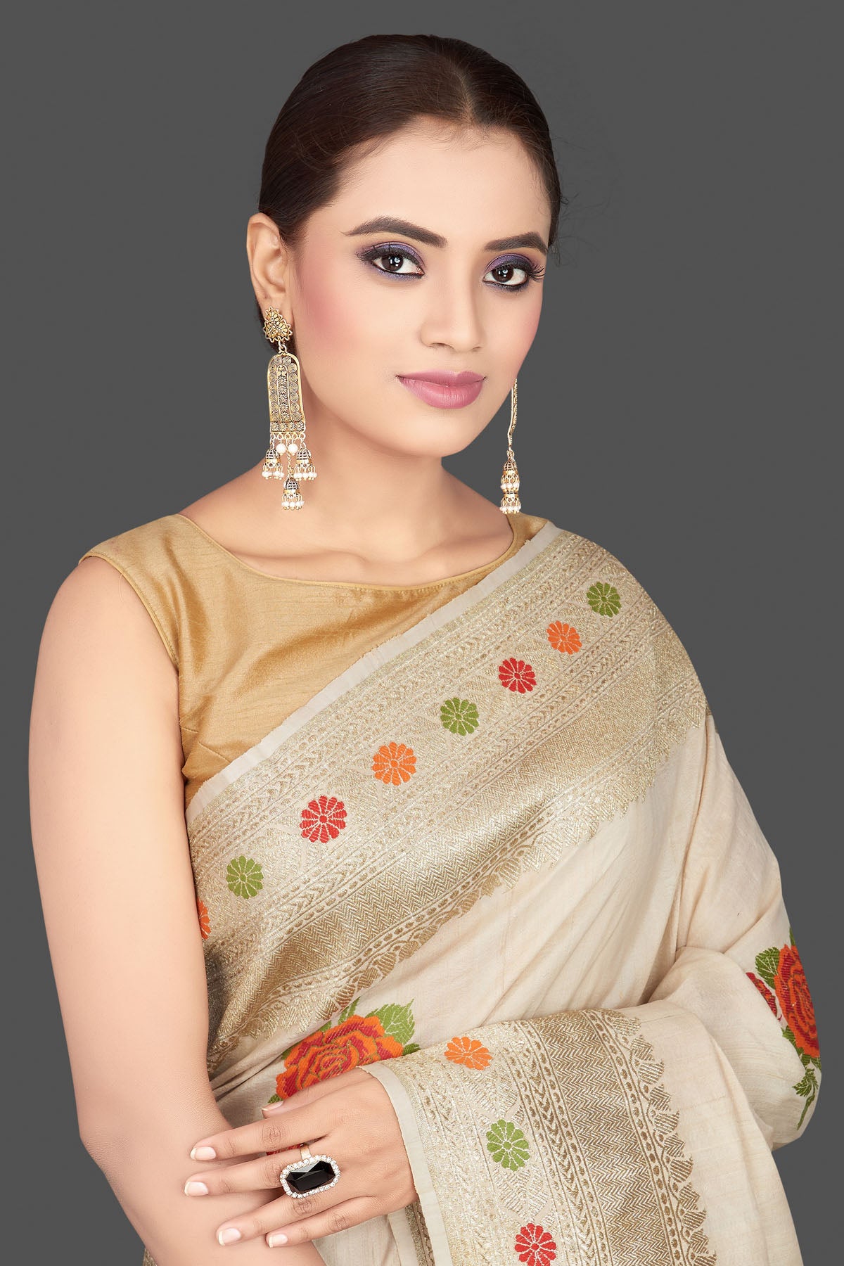 Buy beautiful off-white tussar georgette saree online in USA with zari border. Look gorgeous on special occasions with exquisite Indian sarees, handwoven sarees, Banarasi sarees, pure silk sarees from Pure Elegance Indian saree store in USA.-closeup
