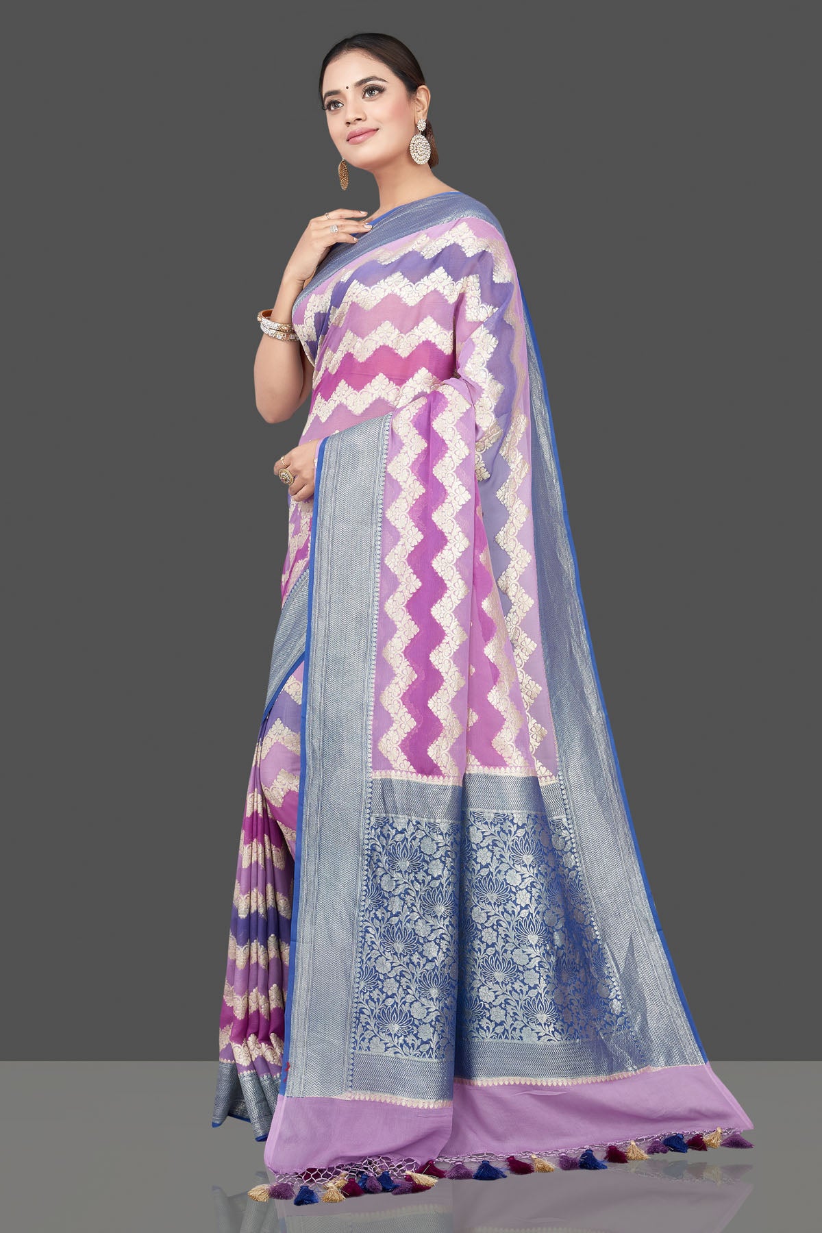 Shop stunning shaded lavender sari online in USA with chevron zari pattern. Get your hands on beautiful Indian handloom sarees, pure silk saris, designer sarees, embroidered sarees, Banarasi sarees from Pure Elegance Indian fashion store in USA.-pallu