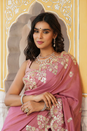 Shop beautiful dusty pink tussar georgette saree online in USA with embroidered border. Make a fashion statement at weddings with stunning designer sarees, embroidered sarees with blouse, wedding sarees, handloom sarees from Pure Elegance Indian fashion store in USA.-closeup