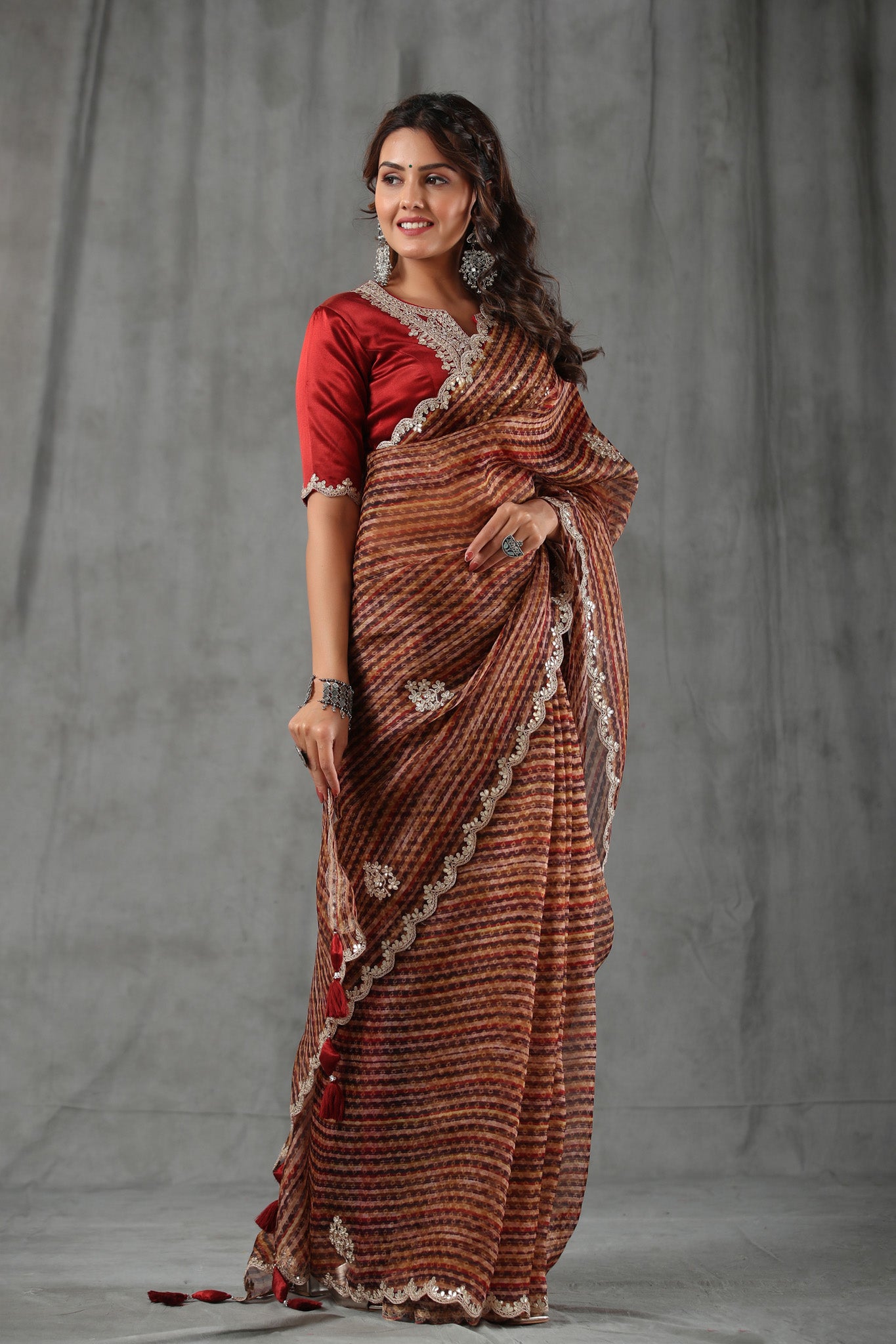 Buy red printed embroidered organza sari online in USA with blouse. Make a fashion statement at weddings with stunning designer sarees, embroidered sarees with blouse, wedding sarees, handloom sarees from Pure Elegance Indian fashion store in USA.-side