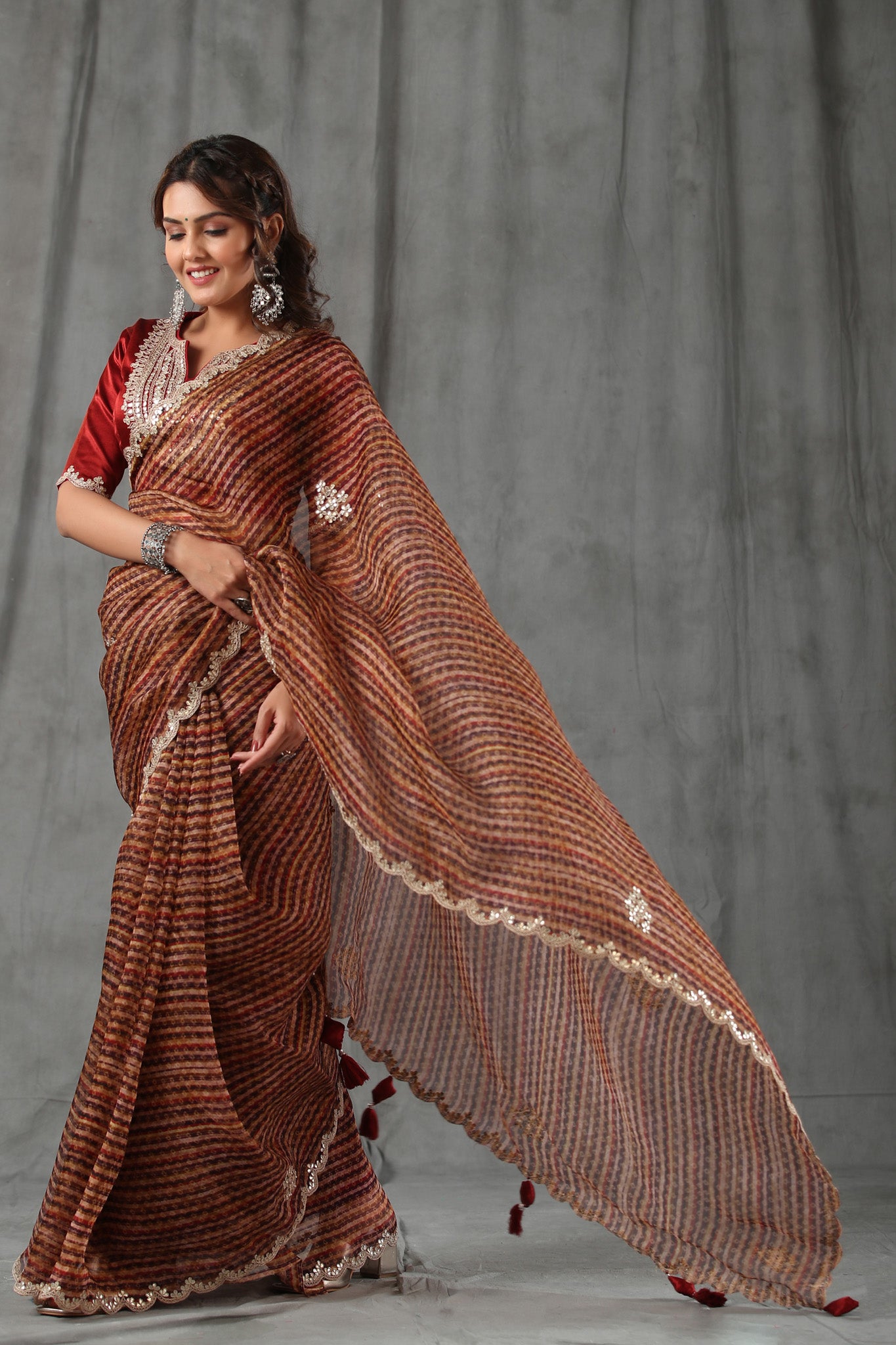 Buy red printed embroidered organza sari online in USA with blouse. Make a fashion statement at weddings with stunning designer sarees, embroidered sarees with blouse, wedding sarees, handloom sarees from Pure Elegance Indian fashion store in USA.-pallu