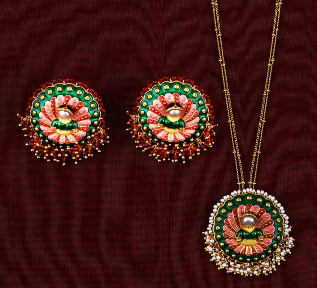 21A096 Multicolor Enamel Gold Plated Pendent Set with Pearls