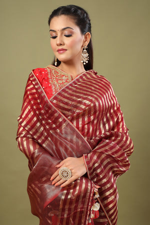 Buy maroon tissue chanderi saree online in USA with red saree blouse. Make a fashion statement at weddings with stunning designer sarees, embroidered sarees with blouse, wedding sarees, handloom sarees from Pure Elegance Indian fashion store in USA.-closeup