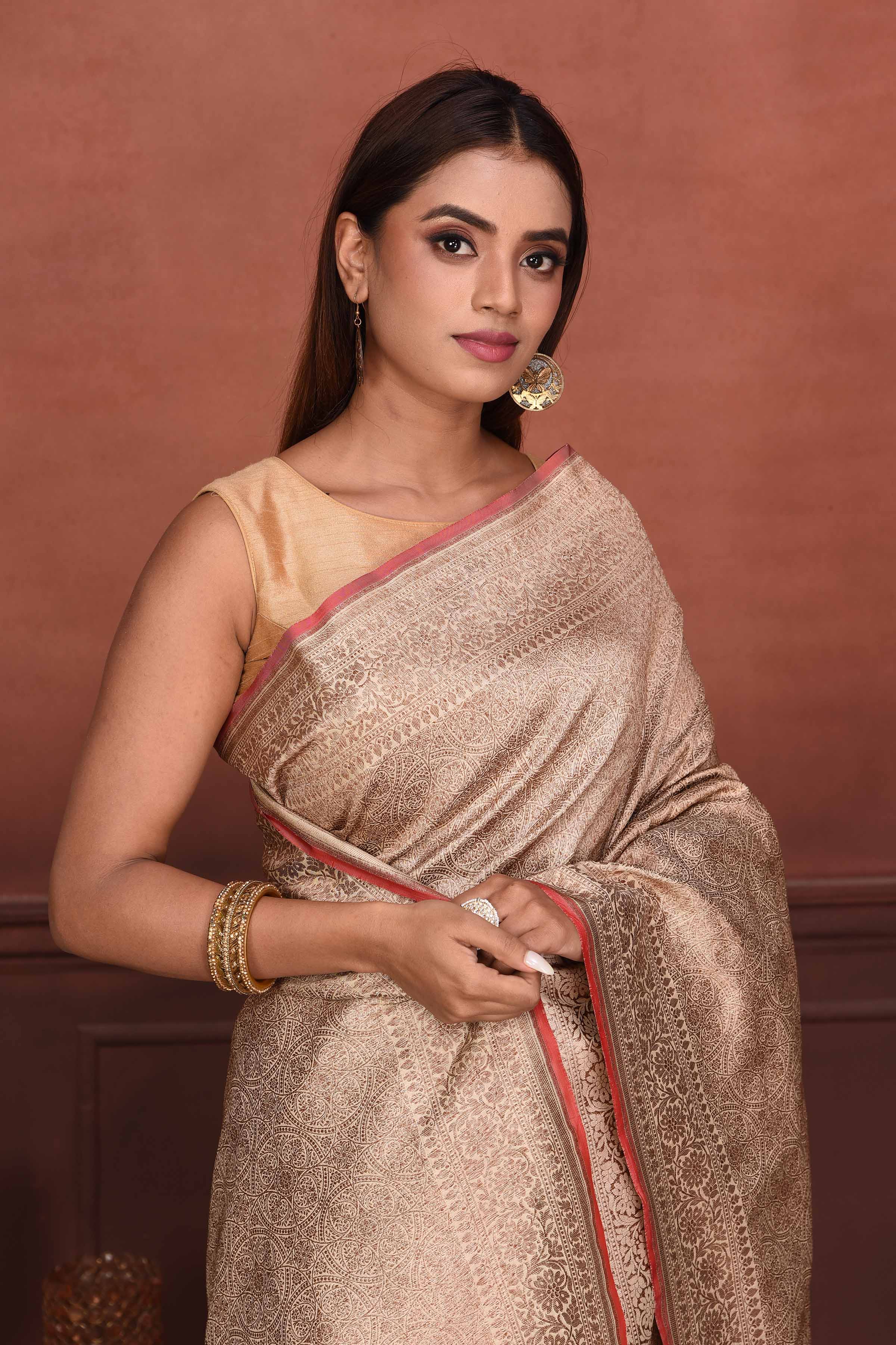 Shop beautiful cream golden Katan silk Banarasi saree online in USA. Look your best on festive occasions in latest designer sarees, pure silk sarees, Kanchipuram silk sarees, handwoven sarees, tussar silk sarees, embroidered sarees from Pure Elegance Indian clothing store in USA.-closeup