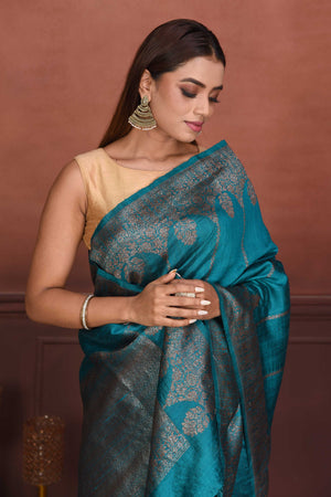 Buy beautiful teal tussar Banarasi saree online in USA with antique zari border. Look your best on festive occasions in latest designer sarees, pure silk sarees, Kanchipuram silk sarees, handwoven sarees, tussar silk sarees, embroidered sarees from Pure Elegance Indian clothing store in USA.-closeup