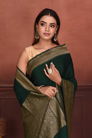 Shop bottle green crepe Banarasi saree online in USA with zari border. Look your best on festive occasions in latest designer sarees, pure silk sarees, Kanchipuram silk sarees, handwoven sarees, tussar silk sarees, embroidered sarees from Pure Elegance Indian clothing store in USA.-closeup