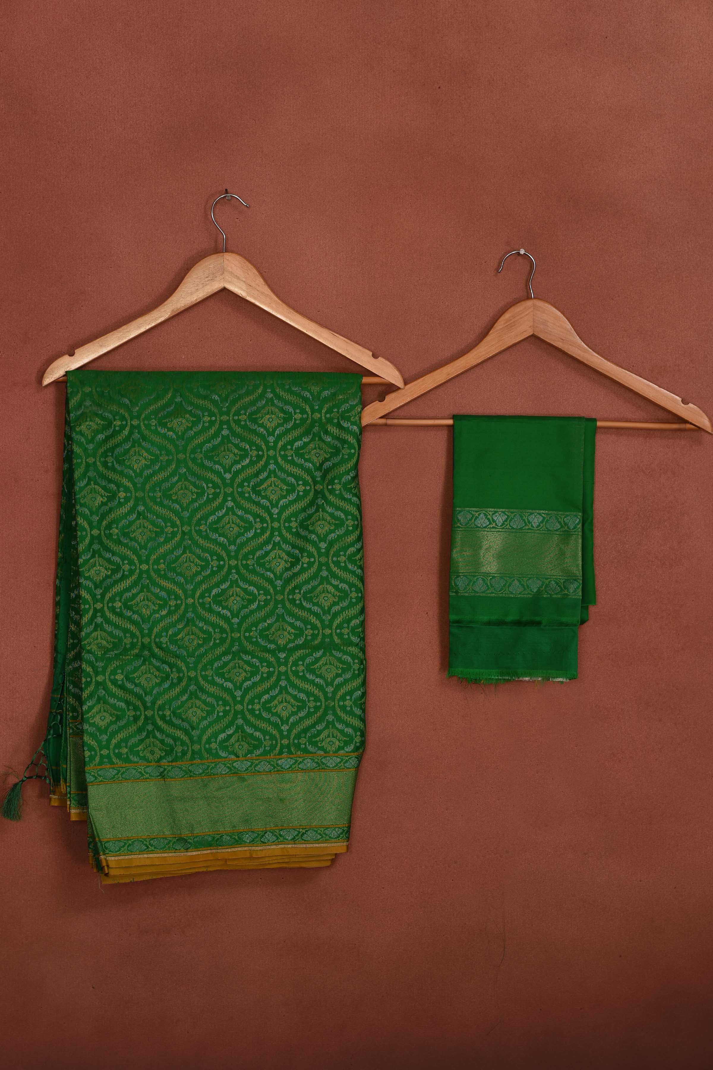 Buy green Katan silk Banarasi saree online in USA with zari work. Look your best on festive occasions in latest designer sarees, pure silk sarees, Kanchipuram silk sarees, handwoven sarees, tussar silk sarees, embroidered sarees from Pure Elegance Indian clothing store in USA.-blouse