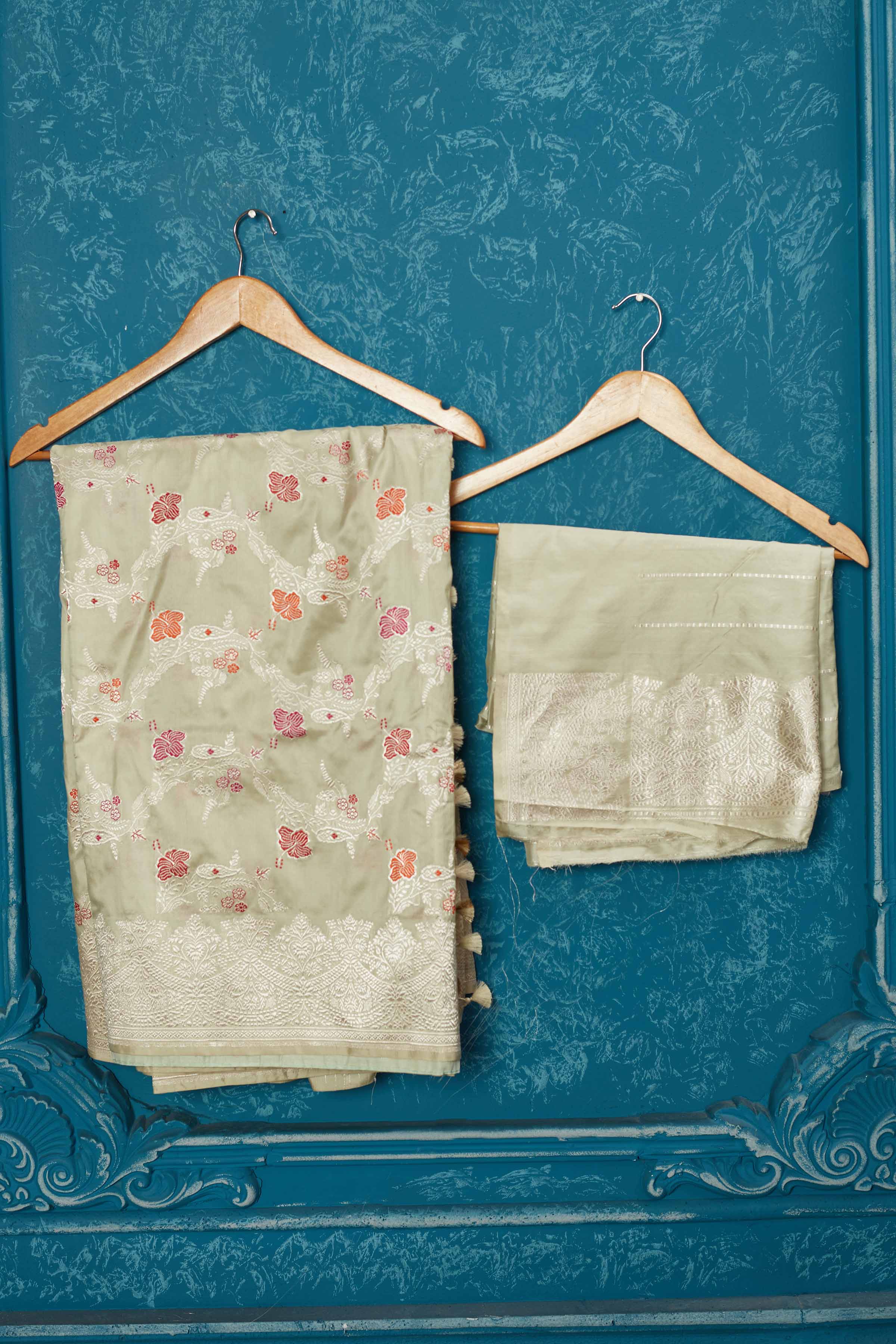 Shop grey silver Banarasi saree online in USA with zari minakari work. Look your best on festive occasions in latest designer sarees, pure silk saris, Kanchipuram silk sarees, handwoven sarees, tussar silk sarees, embroidered sarees from Pure Elegance Indian saree store in USA.-blouse