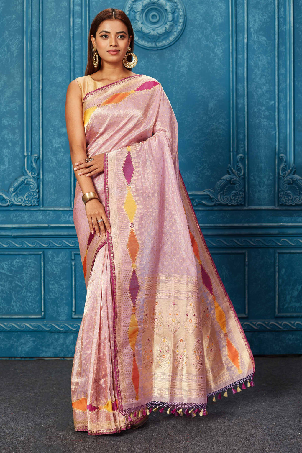 Shop stunning lilac Banarasi saree online in USA with zari border. Look your best on festive occasions in latest designer sarees, pure silk saris, Kanchipuram silk sarees, handwoven sarees, tussar silk sarees, embroidered sarees from Pure Elegance Indian saree store in USA.-full view