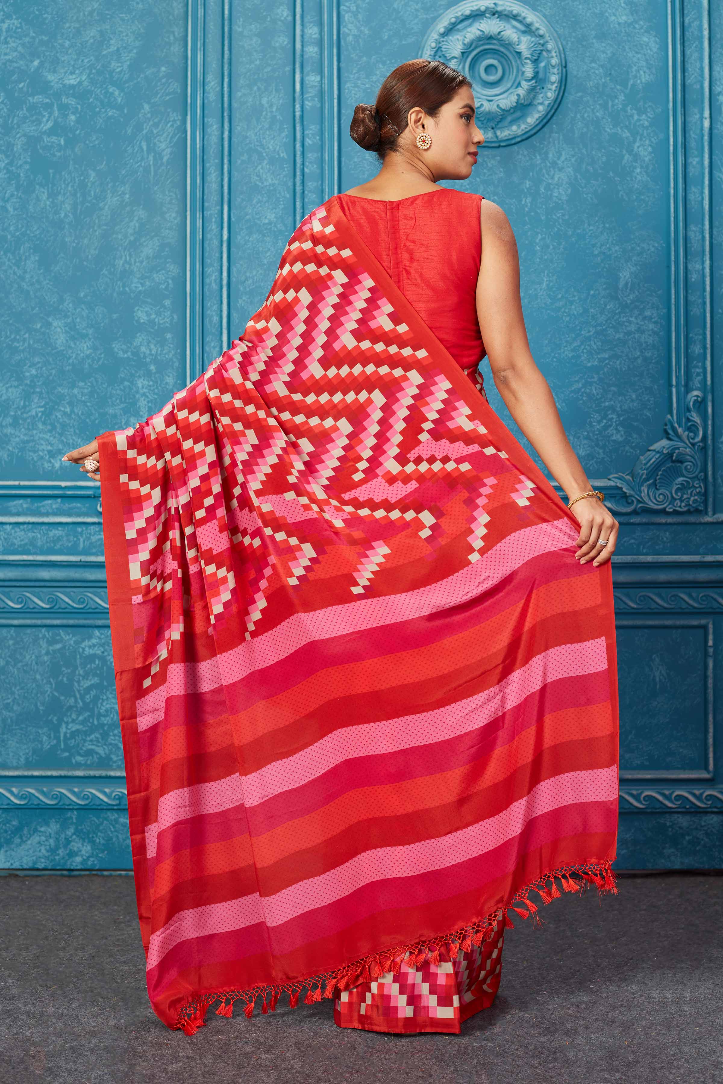 Shop stunning red and pink printed silk saree online in USA . Keep your ethnic wardrobe up to date with latest designer sarees, pure silk sarees, Kanchipuram silk saris, handwoven sarees, tussar silk sarees, embroidered sarees from Pure Elegance Indian saree store in USA.-back