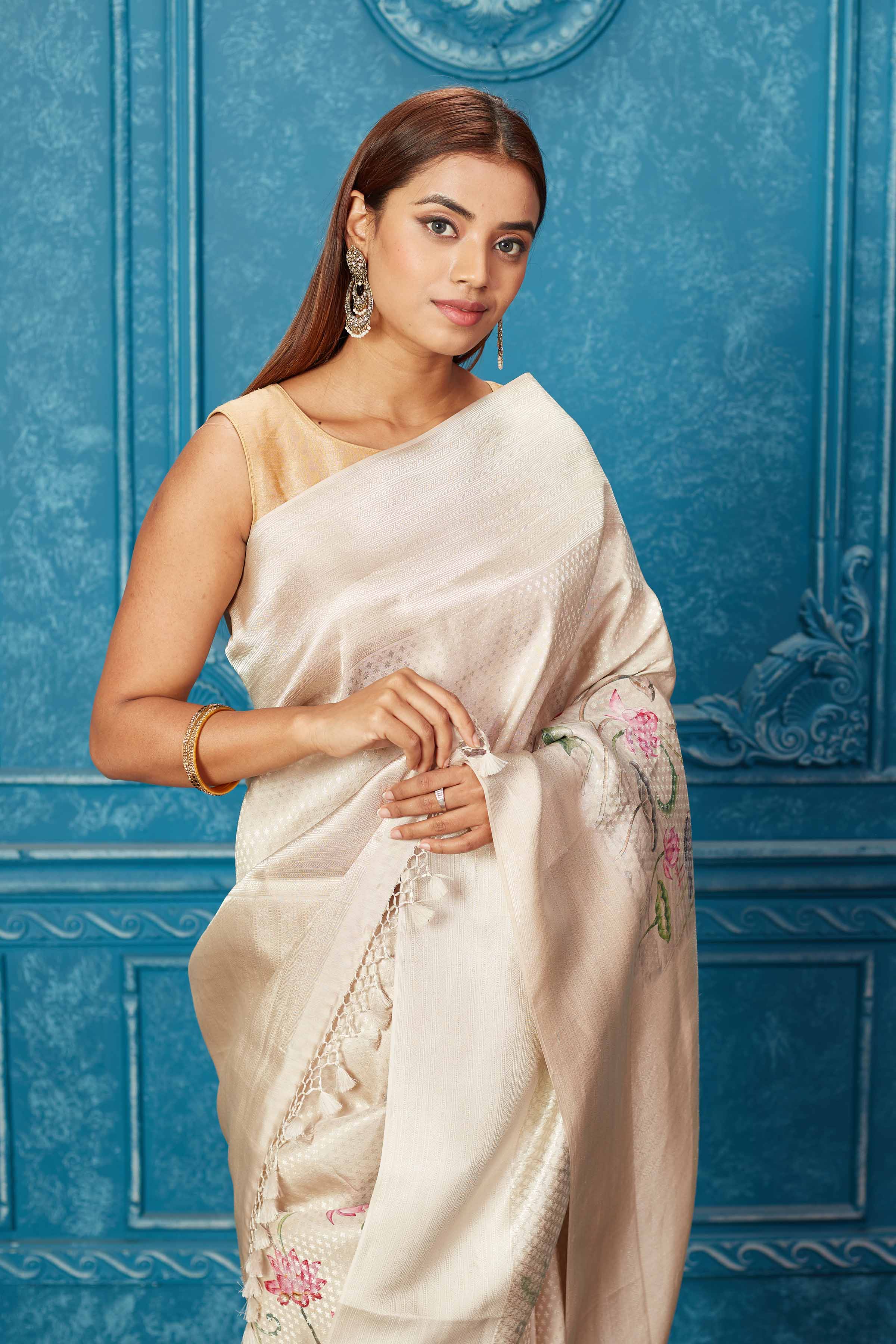 Shop stunning golden floral Kanjivaram silk saree online in USA . Keep your ethnic wardrobe up to date with latest designer sarees, pure silk sarees, Kanchipuram silk saris, handwoven sarees, tussar silk sarees, embroidered sarees from Pure Elegance Indian saree store in USA.-closeup