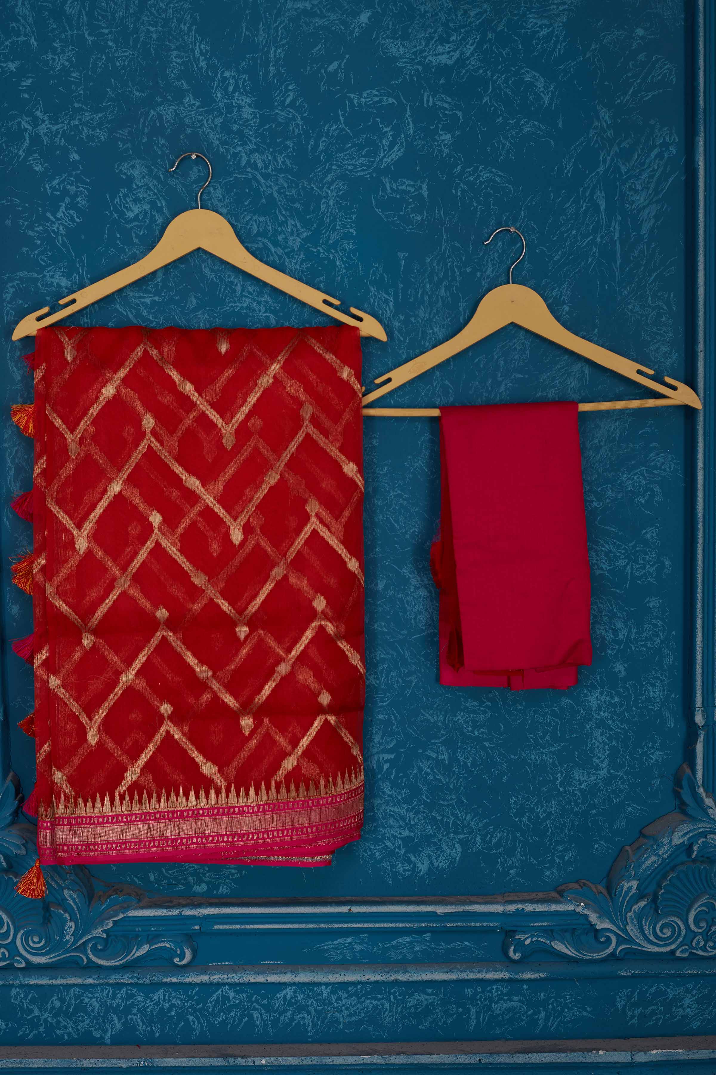Shop red Kora Banarasi sari online in USA with pink border. Look your best on festive occasions in latest designer sarees, pure silk saris, Kanchipuram silk sarees, handwoven sarees, tussar silk sarees, embroidered saris from Pure Elegance Indian clothing store in USA.-blouse