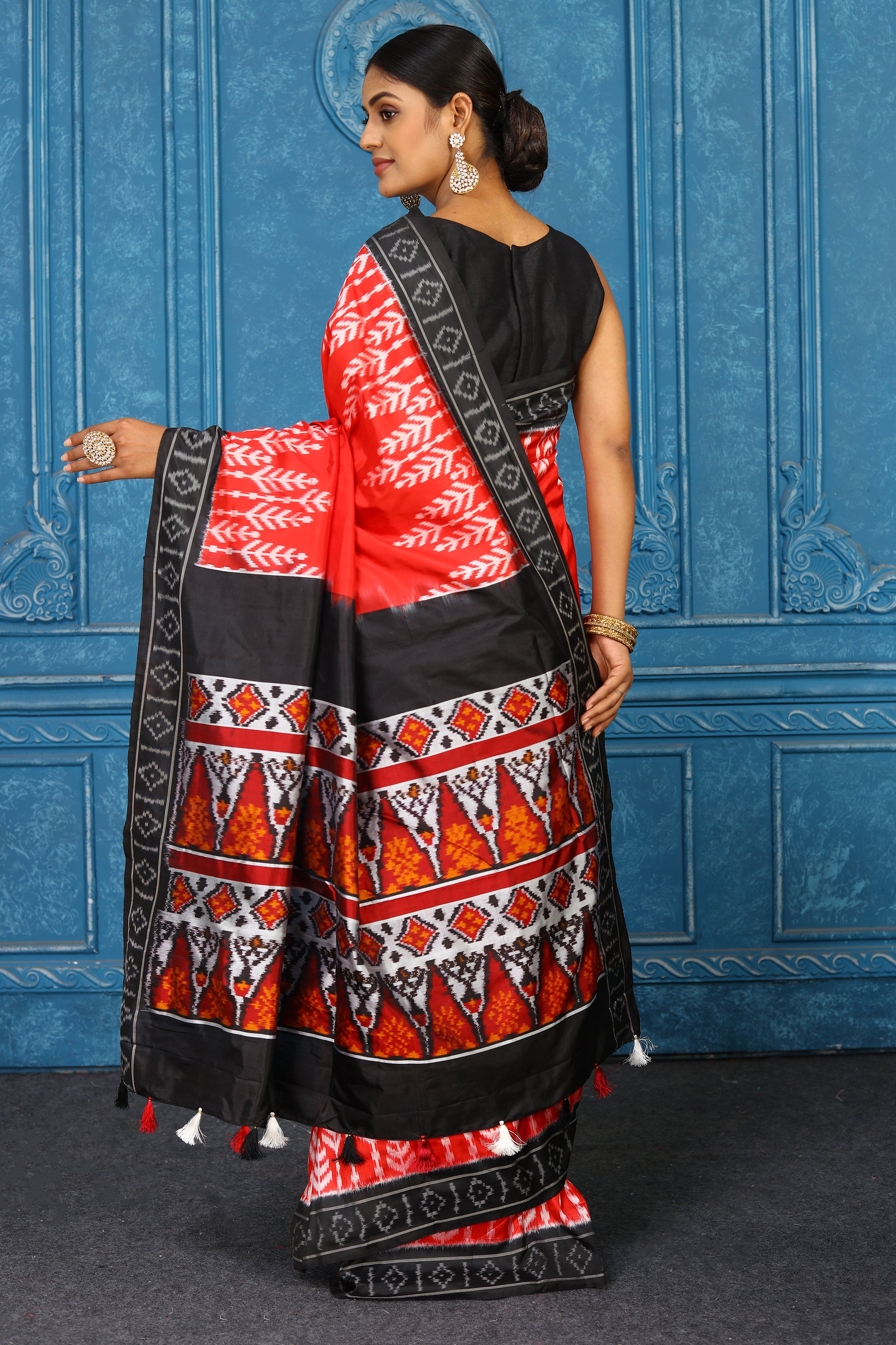 Buy red pochampally silk ikkat saree online in USA with black border. Look your best on festive occasions in latest designer sarees, pure silk sarees, Kanchipuram sarees, handwoven sarees, tussar silk sarees, embroidered sarees from Pure Elegance Indian clothing store in USA.-back
