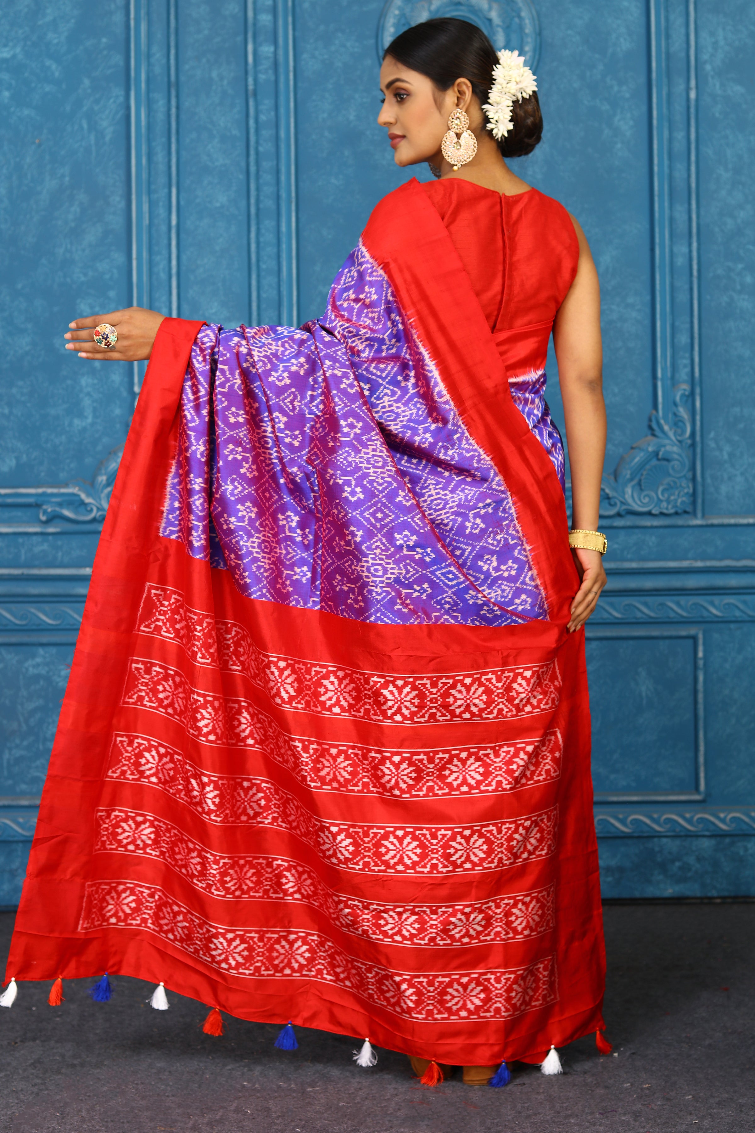Buy purple pochampally silk ikkat saree online in USA with red border. Look your best on festive occasions in latest designer sarees, pure silk sarees, Kanchipuram sarees, handwoven sarees, tussar silk sarees, embroidered sarees from Pure Elegance Indian clothing store in USA.-back