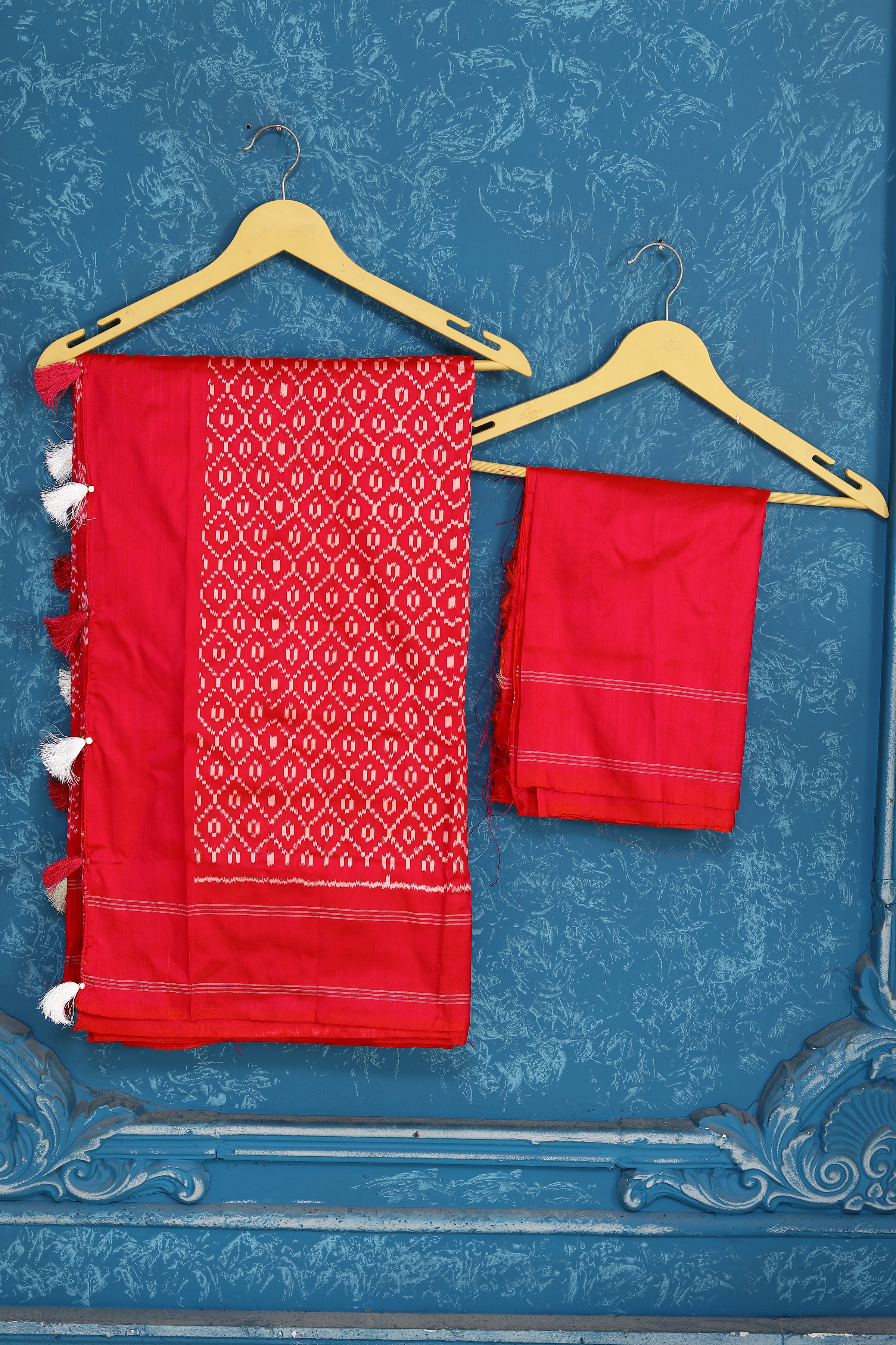 Shop red pochampally silk ikkat saree online in USA. Look your best on festive occasions in latest designer sarees, pure silk sarees, Kanchipuram sarees, handwoven sarees, tussar silk sarees, embroidered sarees from Pure Elegance Indian clothing store in USA.-blouse