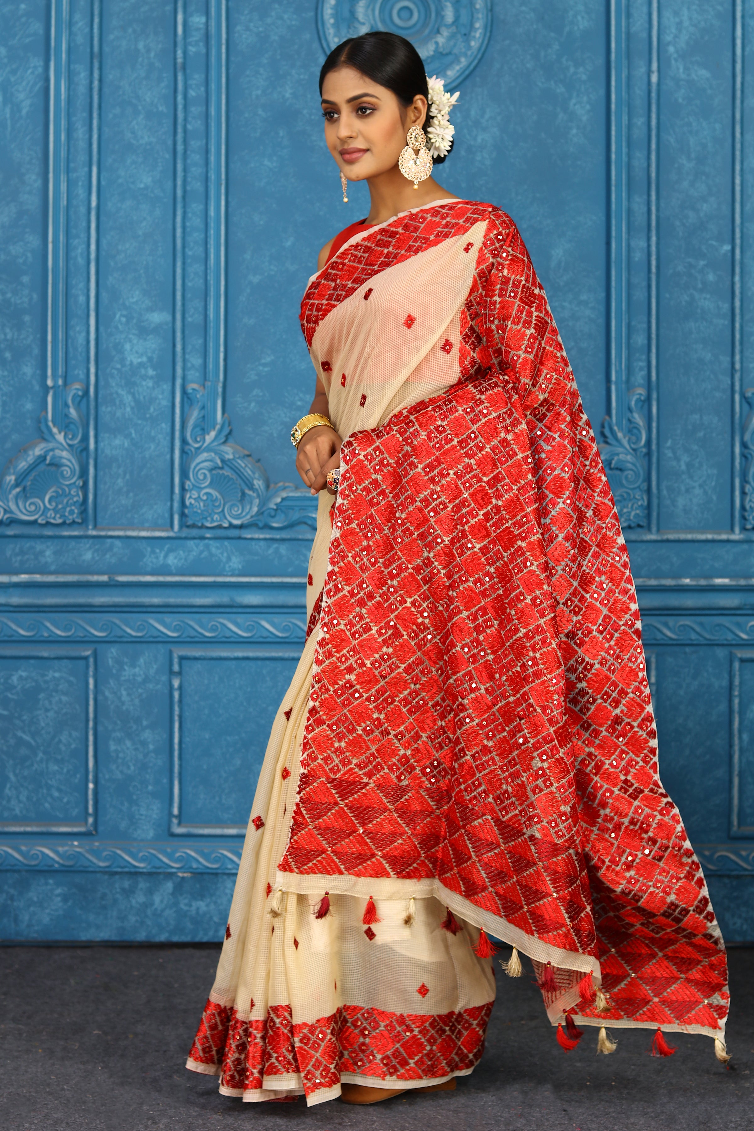 Shop cream red phulkari embroidery sari online in USA. Look your best on festive occasions in latest designer sarees, pure silk sarees, Kanchipuram sarees, handwoven sarees, tussar silk sarees, embroidered sarees from Pure Elegance Indian clothing store in USA.-pallu