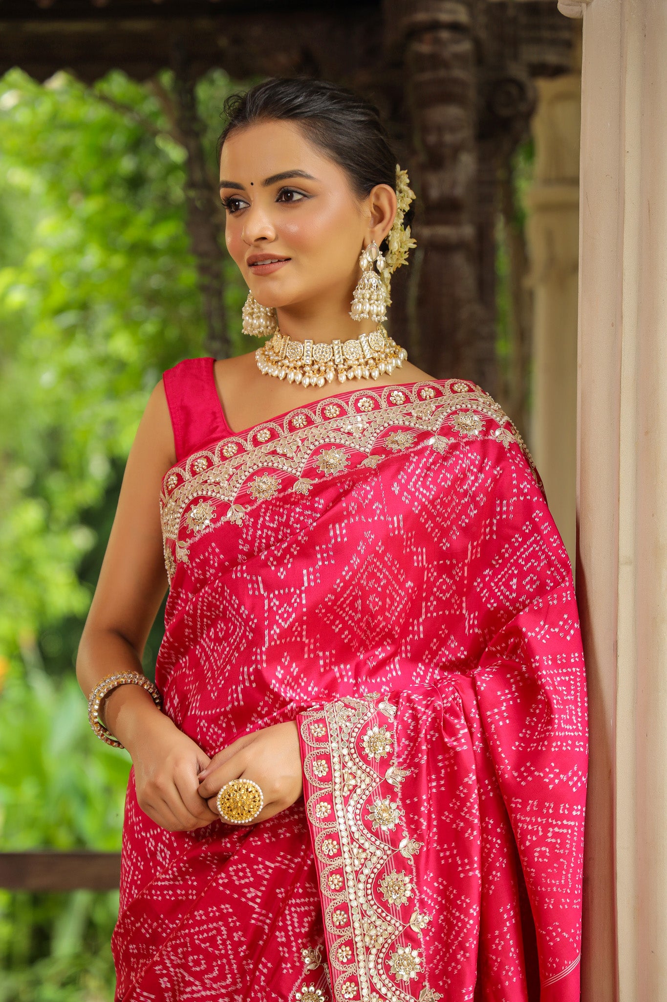  Buy pink embroidered Patola silk saree online in USA with saree blouse. Look classy at weddings and special occasions in exquisite designer sarees, embroidered sarees, party sarees, handwoven saris, pure silk sarees, Banarasi sarees, Kanjivaram sarees from Pure Elegance Indian saree store in USA.-closeup