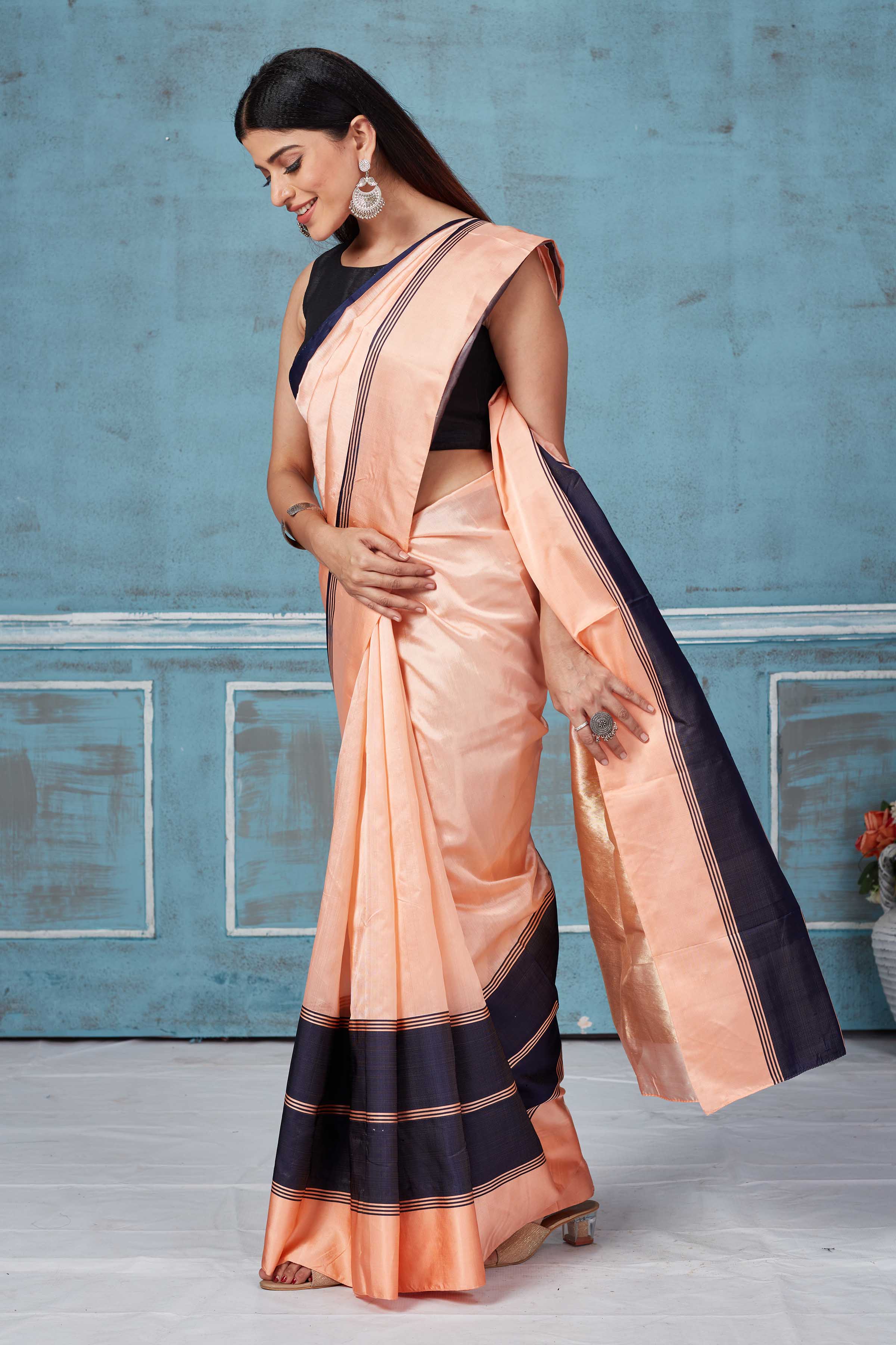 Shop peach Pattu silk saree online in USA with black Mashru border. Look your best on festive occasions in latest designer saris, pure silk saris, Kanchipuram silk sarees, handwoven sarees, tussar silk sarees, embroidered sarees from Pure Elegance Indian fashion store in USA.-pallu