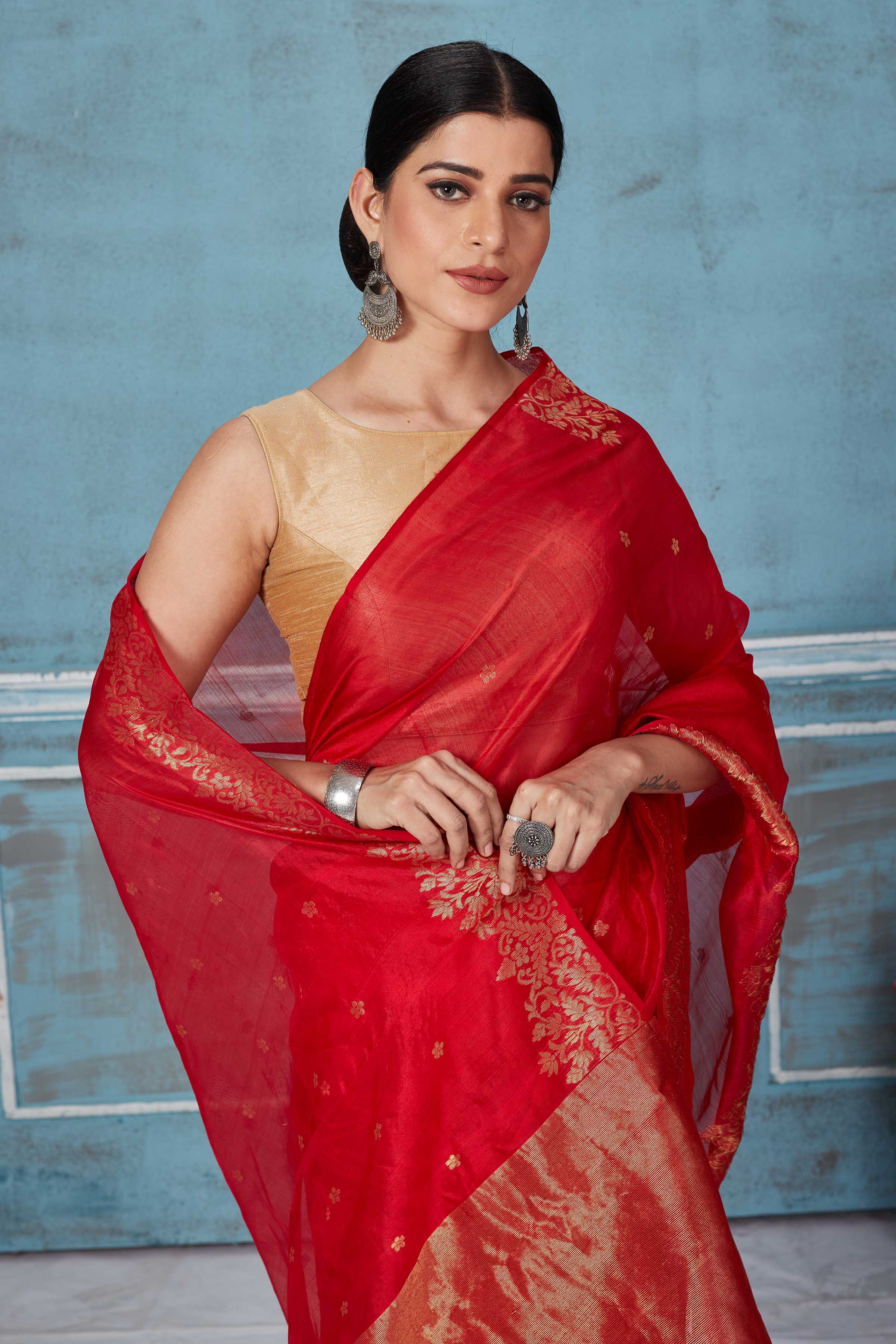 Shop red Pattu silk saree online in USA with hand woven border. Look your best on festive occasions in latest designer saris, pure silk saris, Kanchipuram silk sarees, handwoven sarees, tussar silk sarees, embroidered sarees from Pure Elegance Indian fashion store in USA.-closeup
