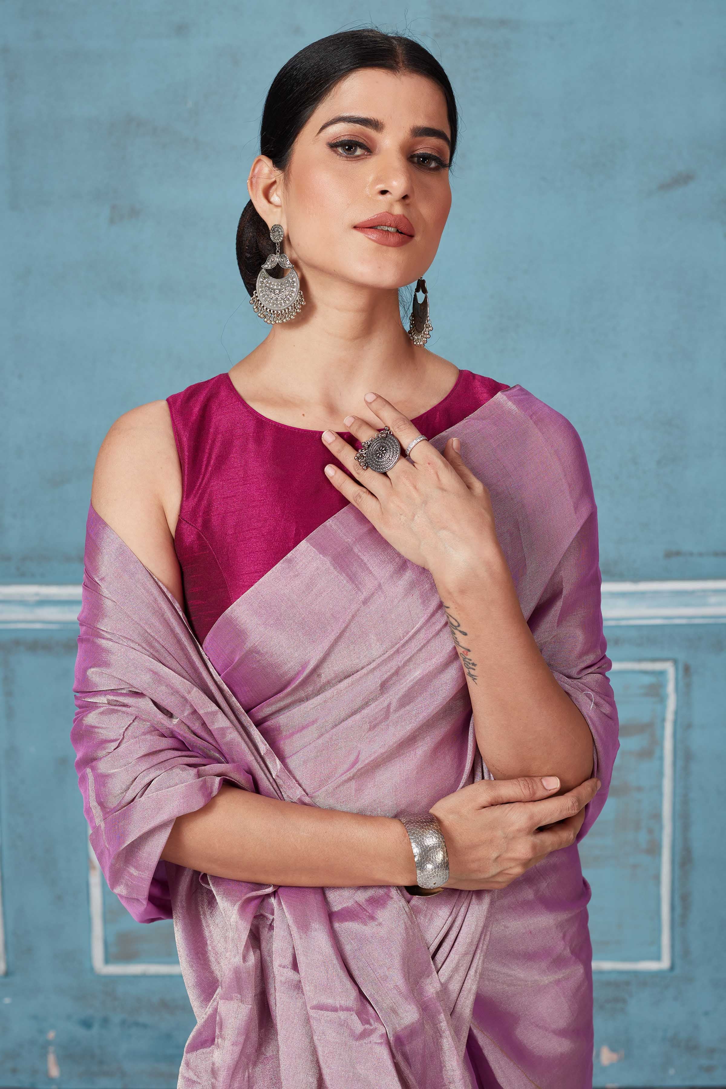 Buy stunning onion pink silver zari tissue silk sari online in USA. Look your best on festive occasions in latest designer saris, pure silk saris, Kanchipuram silk sarees, handwoven sarees, tussar silk sarees, embroidered sarees from Pure Elegance Indian fashion store in USA.-closeup