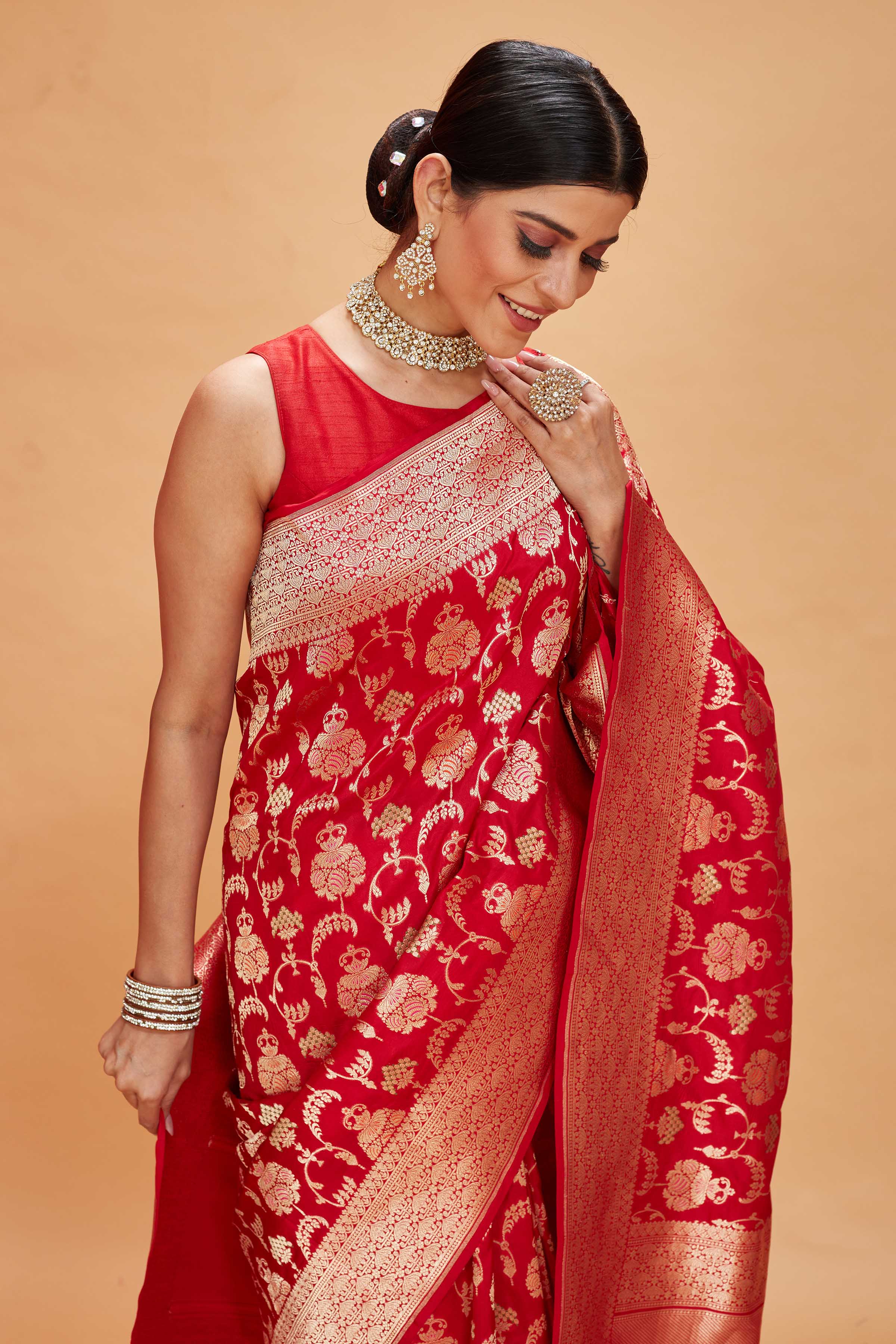 Buy red katan silk Banarasi sari online in USA with zari minakari work. Look your best on festive occasions in latest designer saris, pure silk sarees, Kanjivaram silk sarees, handwoven saris, tussar silk sarees, embroidered saris from Pure Elegance Indian clothing store in USA.-closeup