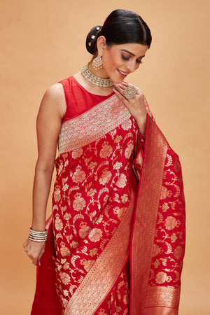 Buy red katan silk Banarasi sari online in USA with zari minakari work. Look your best on festive occasions in latest designer saris, pure silk sarees, Kanjivaram silk sarees, handwoven saris, tussar silk sarees, embroidered saris from Pure Elegance Indian clothing store in USA.-closeup