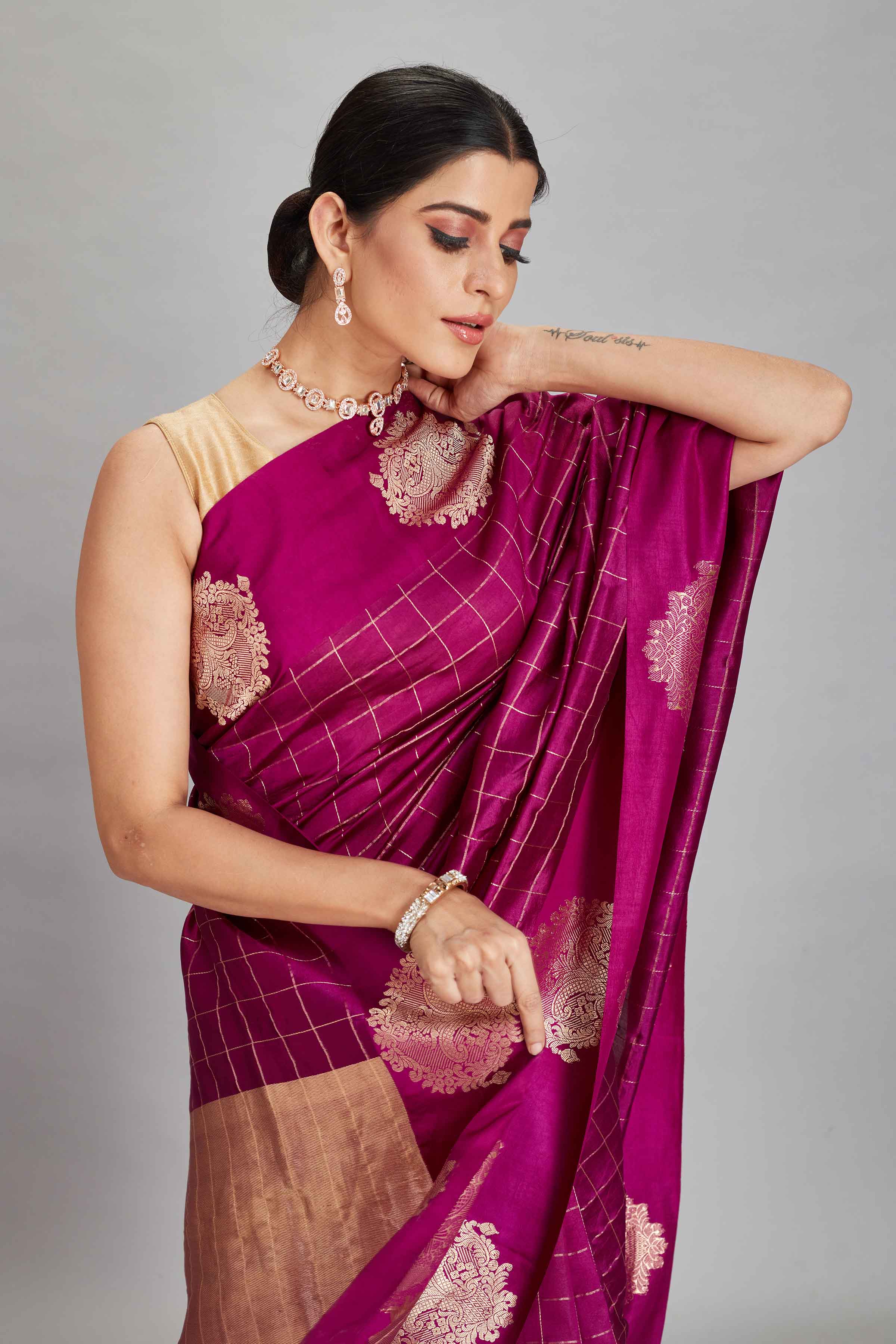 Buy magenta check silk Banarasi sari online in USA with zari motifs border. Look your best on festive occasions in latest designer sarees, pure silk sarees, Kanjivaram silk saris, handwoven saris, tussar silk sarees, embroidered saris from Pure Elegance Indian clothing store in USA.-closeup