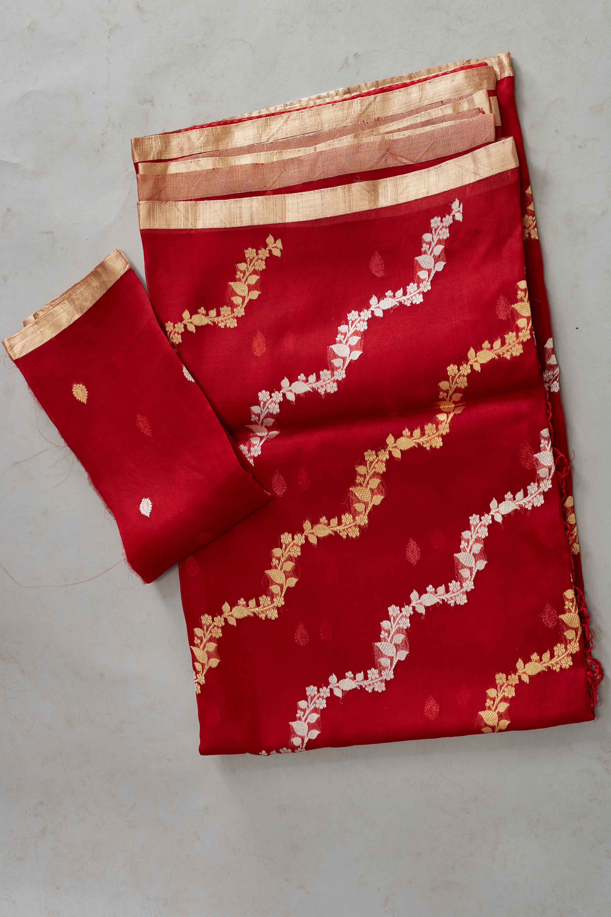 Buy red organza Banarasi sari online in USA with silver golden zari work. Look your best on festive occasions in latest designer sarees, pure silk sarees, Kanjivaram silk saris, handwoven saris, tussar silk sarees, embroidered saris from Pure Elegance Indian clothing store in USA.-blouse
