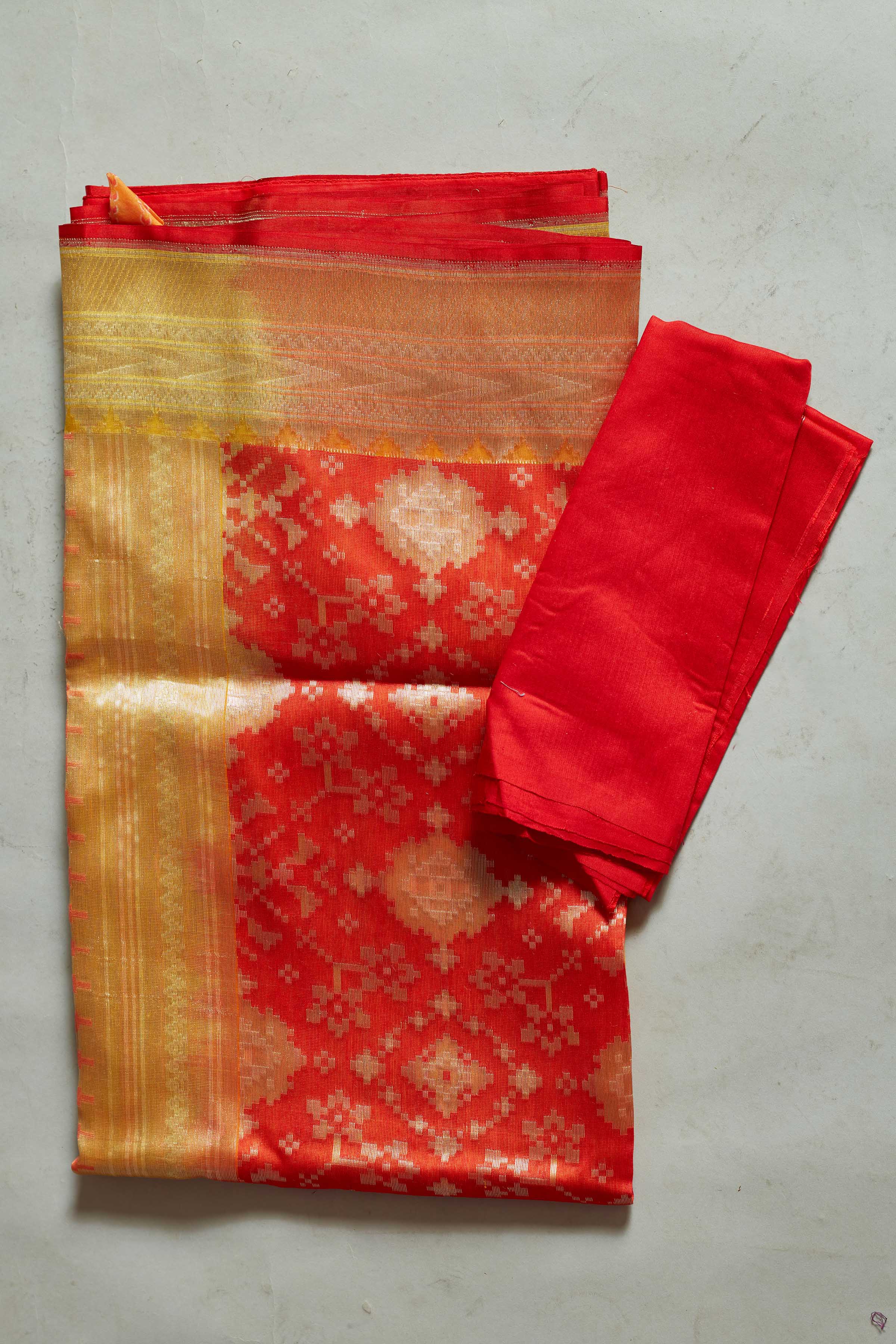 Buy yellow Kora Banarasi sari online in USA with red zari border. Look your best on festive occasions in latest designer sarees, pure silk sarees, Kanjivaram silk saris, handwoven saris, tussar silk sarees, embroidered saris from Pure Elegance Indian clothing store in USA.-blouse