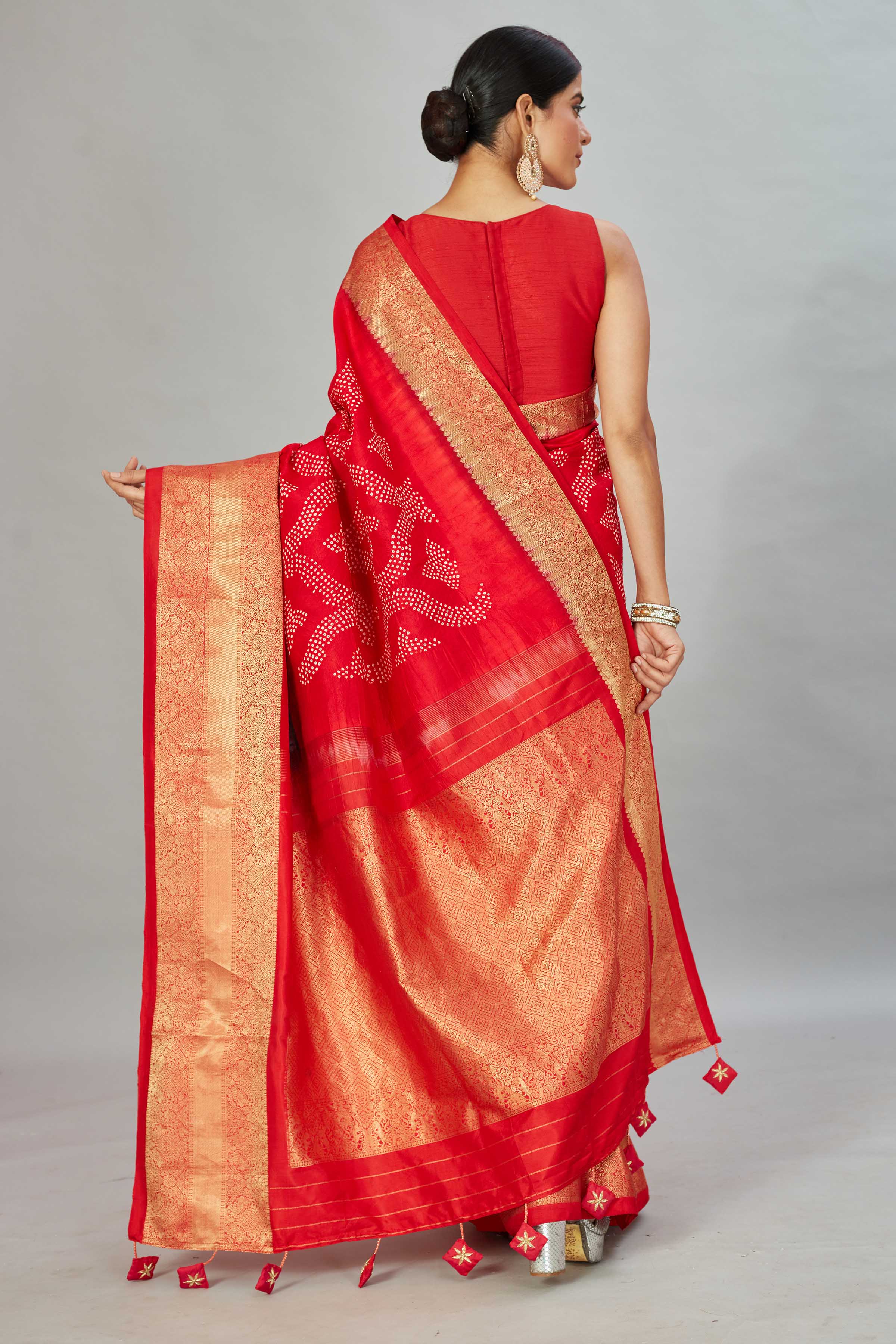Buy red bandhej Kanjivaram silk saree online in USA with ikkat border. Look your best on festive occasions in latest designer sarees, pure silk sarees, Kanjivaram silk saris, handwoven saris, tussar silk sarees, embroidered saris from Pure Elegance Indian clothing store in USA.-back