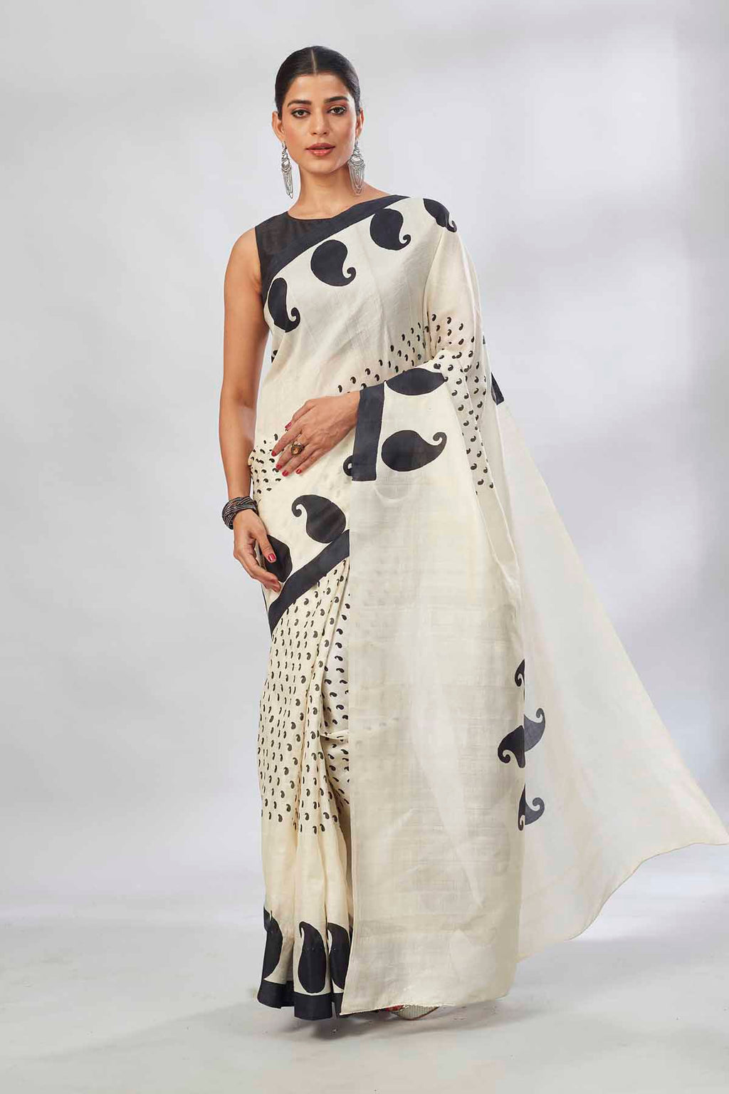 Shop elegant white batik print saree online in USA. Look your best on festive occasions in latest designer saris, pure silk saris, tissue silk sarees, handwoven saris, tussar silk sarees, linen sarees,  summer sarees from Pure Elegance Indian clothing store in USA.-full view