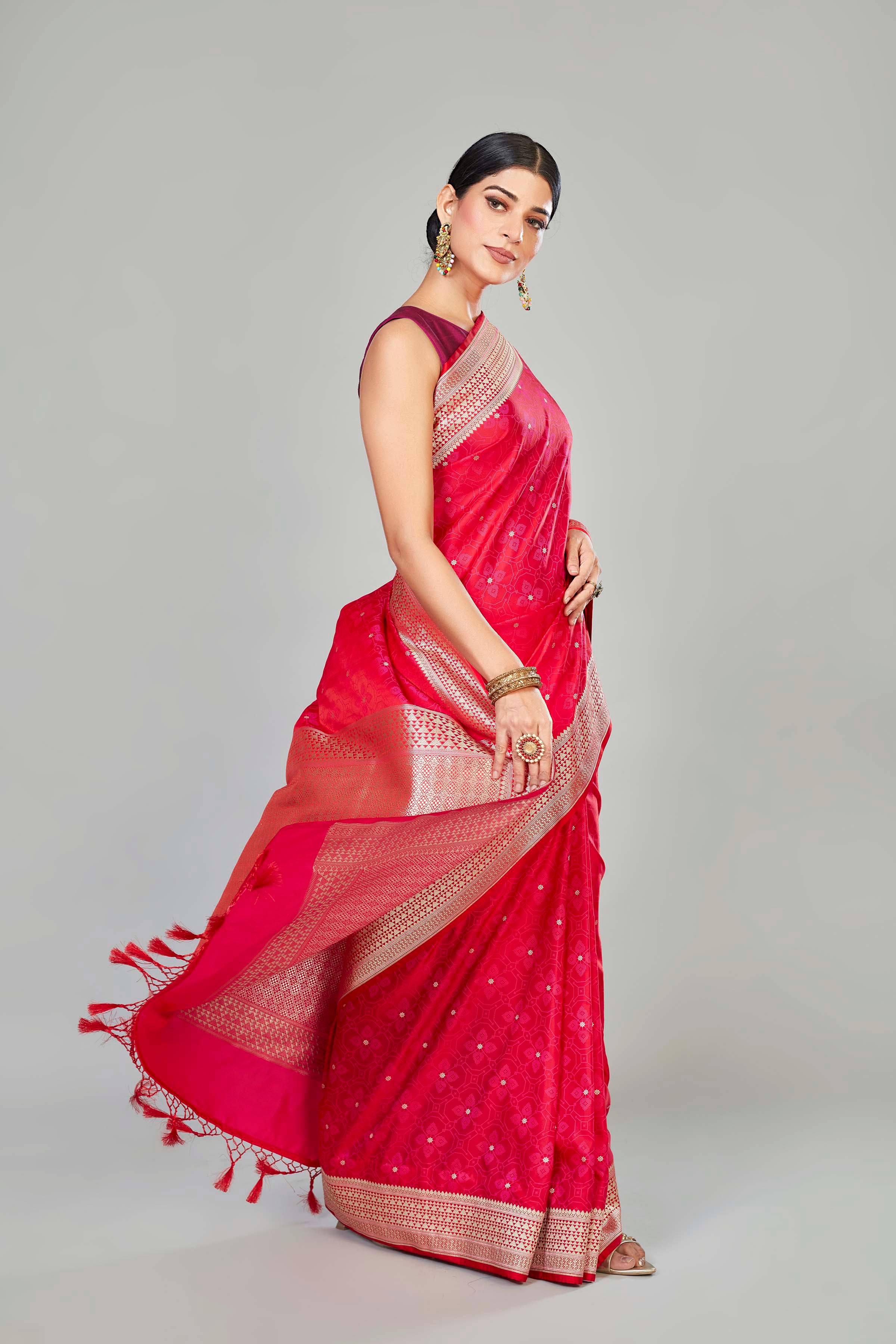 Buy dark pink Mashru silk sari online in USA with zari border. Look your best on festive occasions in latest designer sarees, pure silk saris, handwoven sarees.-side