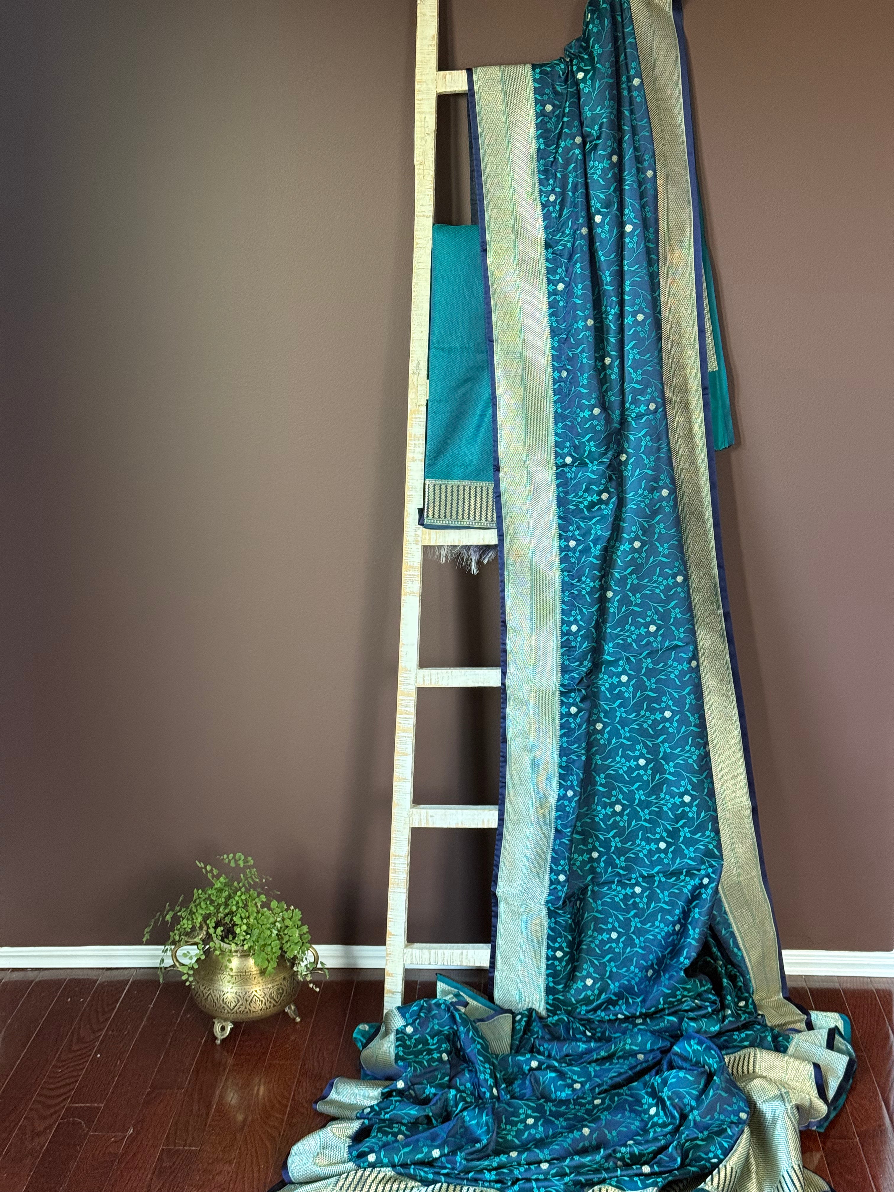 Shop sea green Mashru Banarasi saree online in USA. Look your best on festive occasions in latest designer sarees, Banarasi sarees, handwoven sarees.-full view