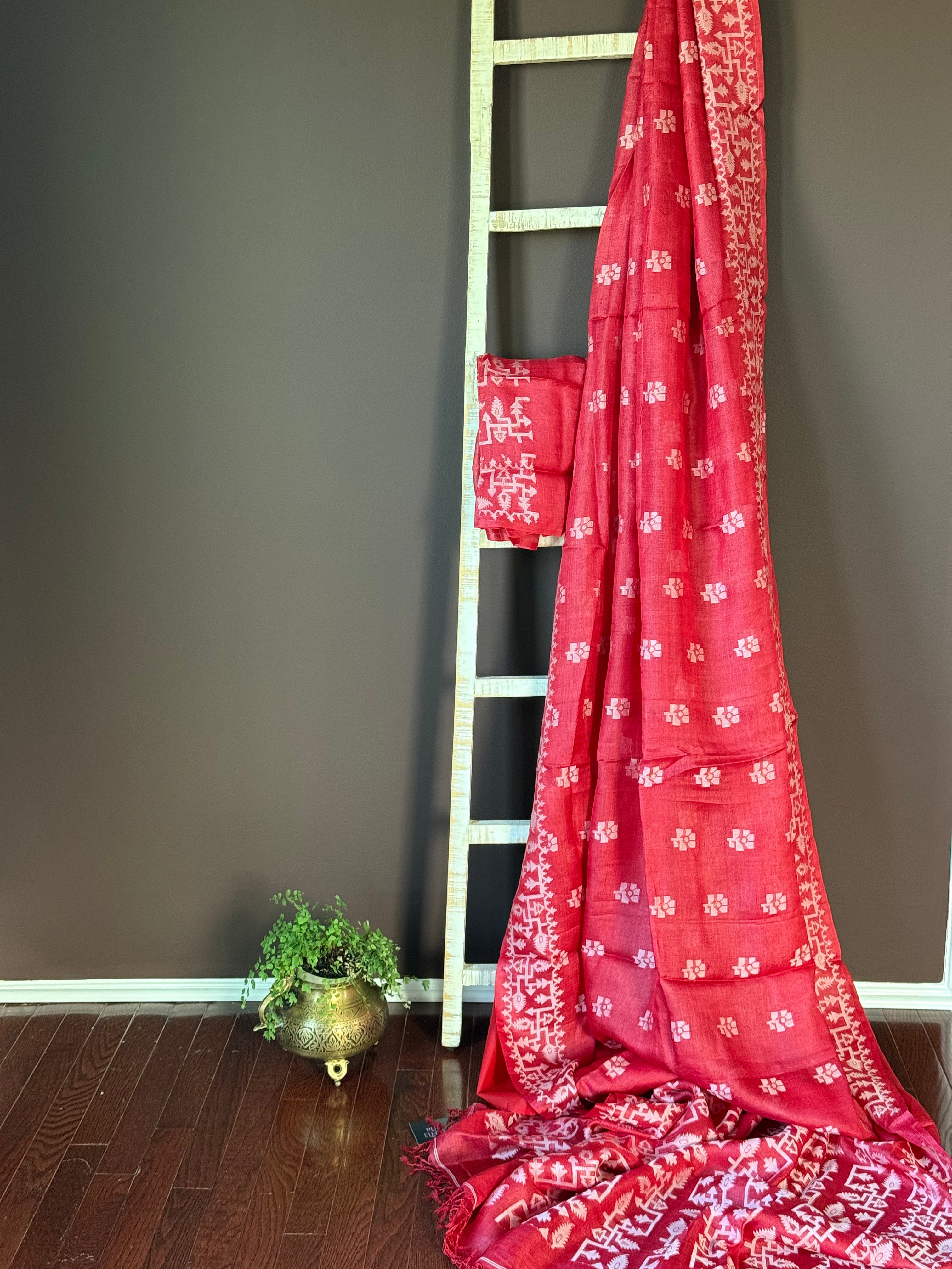 Shop red Jamdani tussar silk saree online in USA. Look your best on festive occasions in latest designer sarees, Banarasi sarees, handwoven sarees.-full view