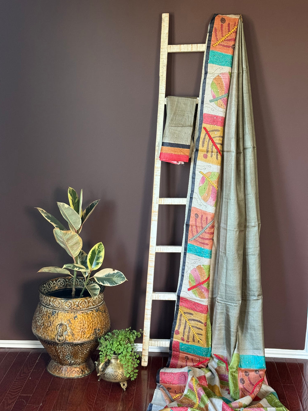 Shop grey bahar tussar saree online in USA with multicolor border. Look your best on festive occasions in latest designer sarees, Banarasi sarees, handwoven sarees.-full view