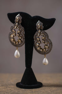 20a065-silver-pearl-and-zircon-earrings