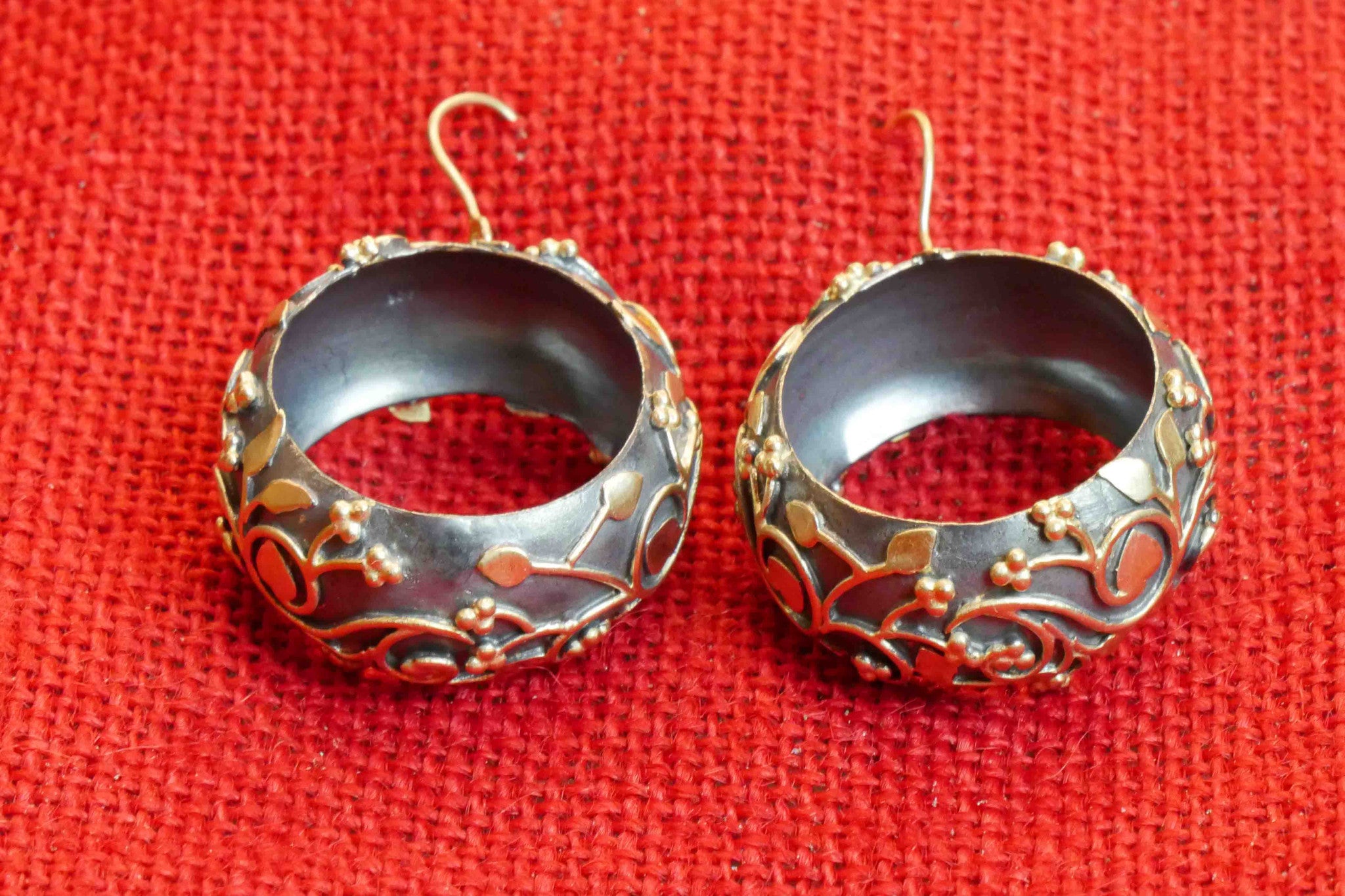 20a186-gray-bali-with-silver-gold-plated-floral-design-a