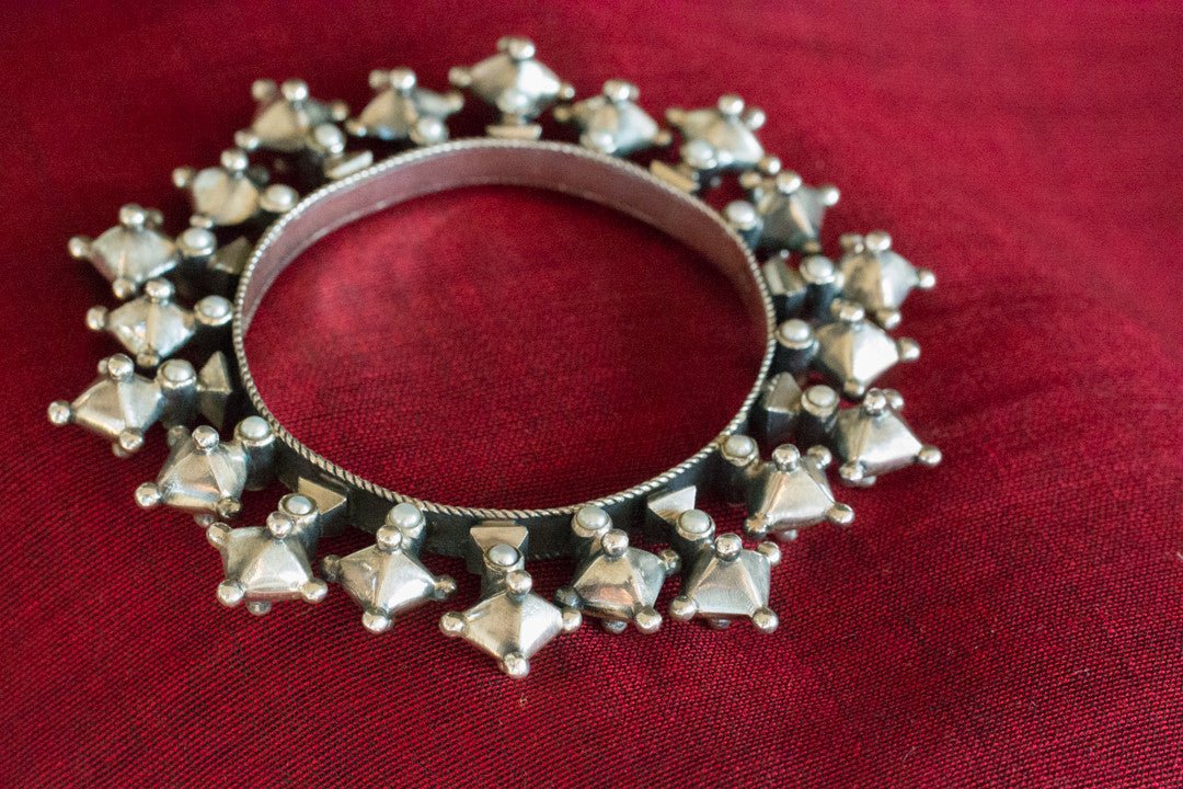20a400-silver-amrapali-bangle-subtle-pearl-accents-bold-geometric-designs