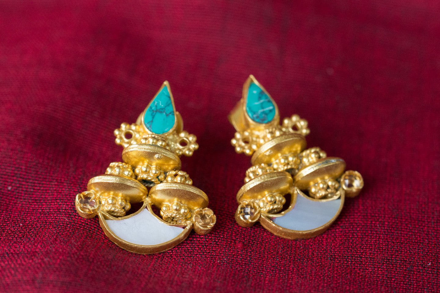 20a433-silver-gold-amrapali-earrings-turquoise-glass