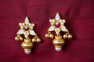 20a456-silver-gold-plated-amrapali-earrings-floral-top-pearl-glass-alternate-view