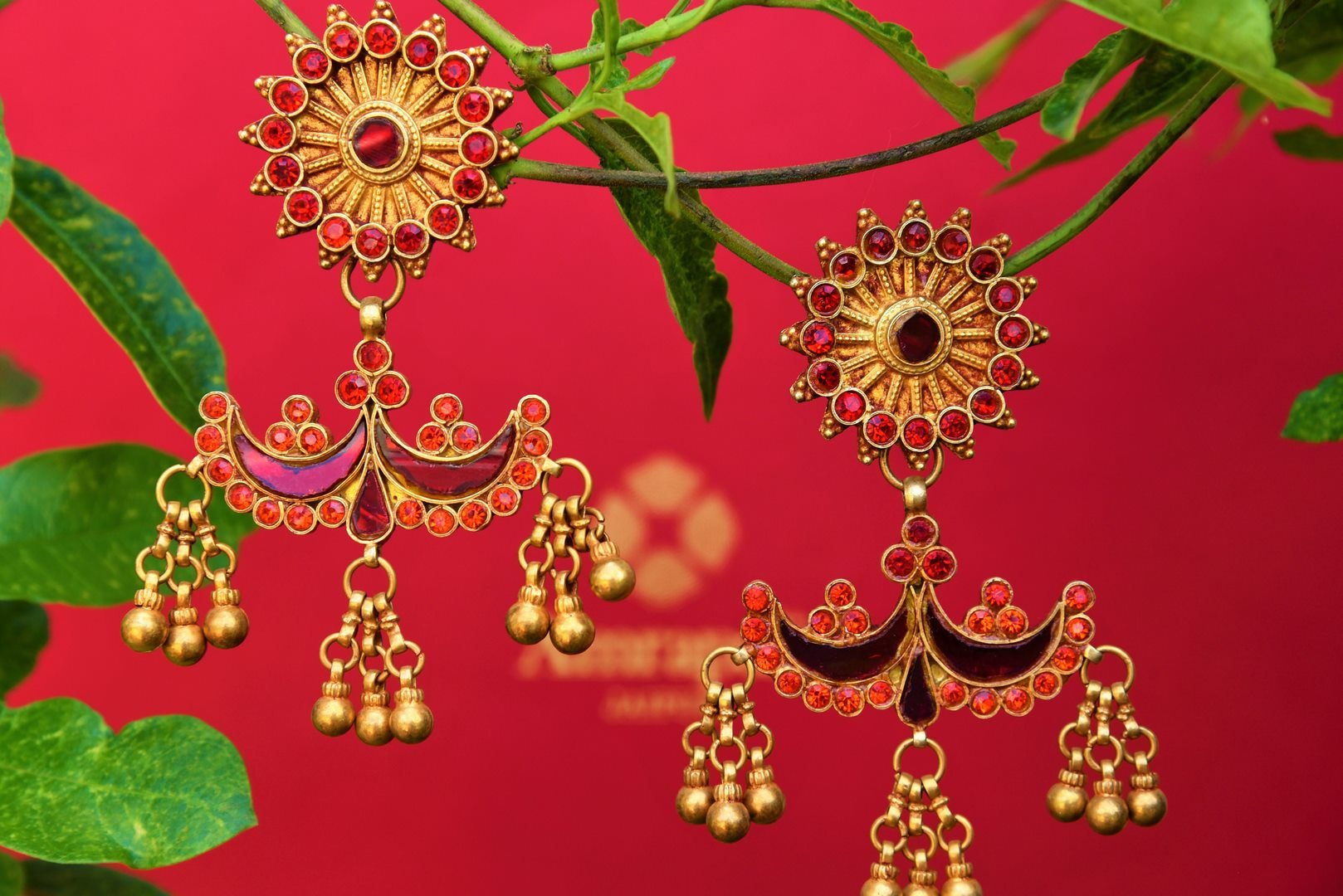 Buy silver gold plated Amrapali red glass earrings online from Pure Elegance. Our Indian fashion store in USA brings alluring range of silver gold-plated jewelry.-closeup