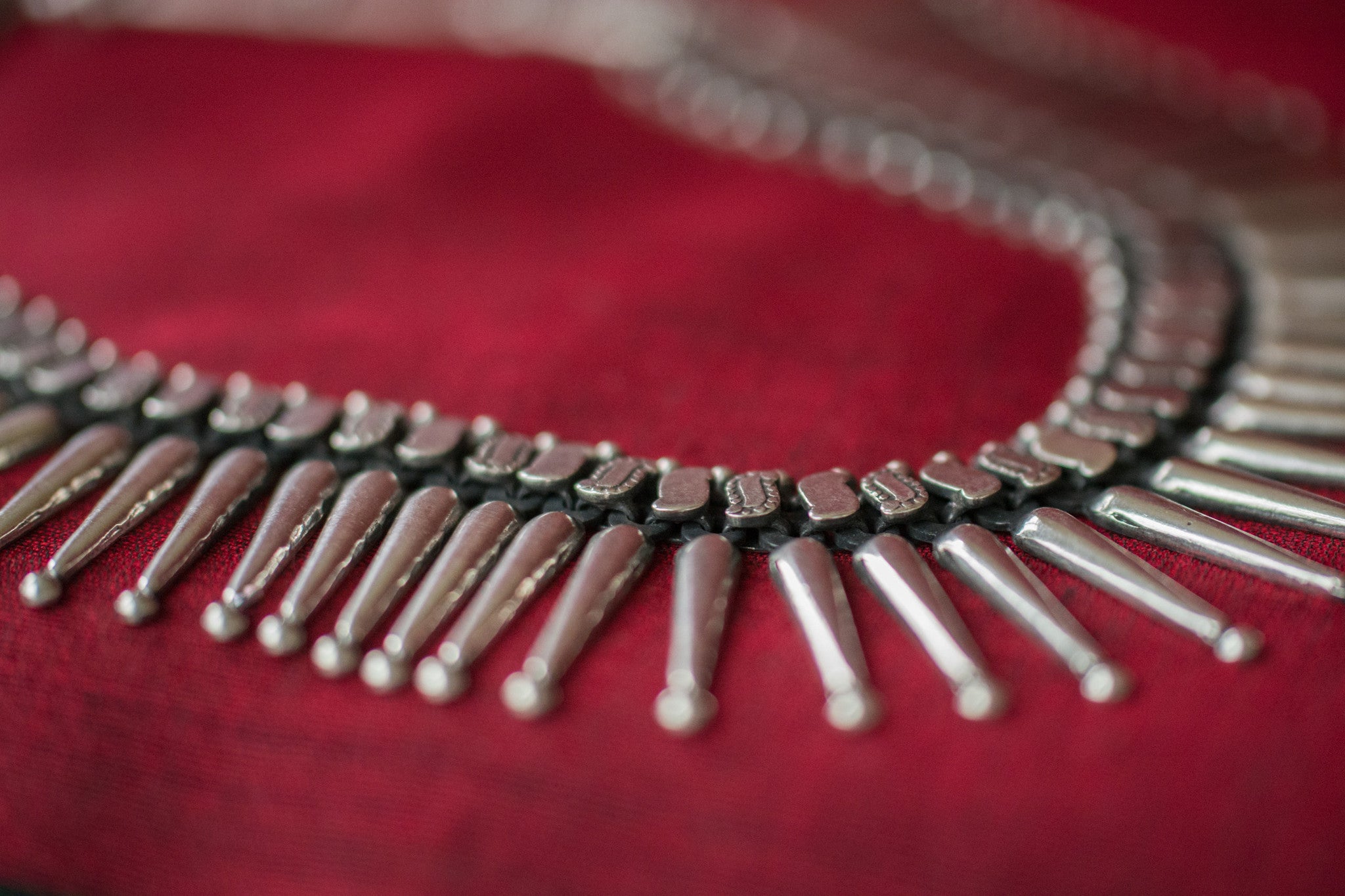 20a499-silver-amrapali-necklace-elongated-beads-embossed-alternate-view